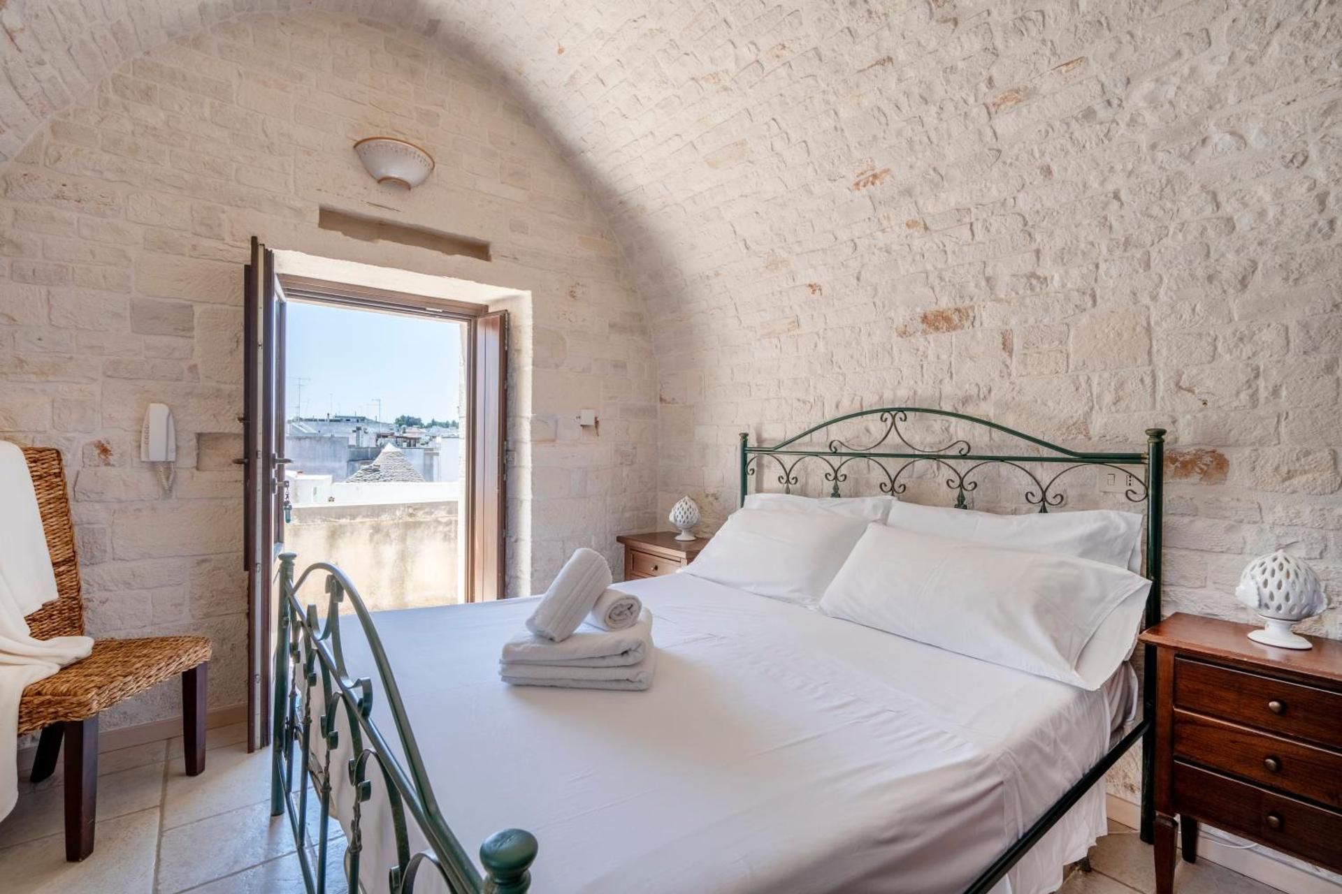 Deluxe Two Bedroom Apartment with Balcony