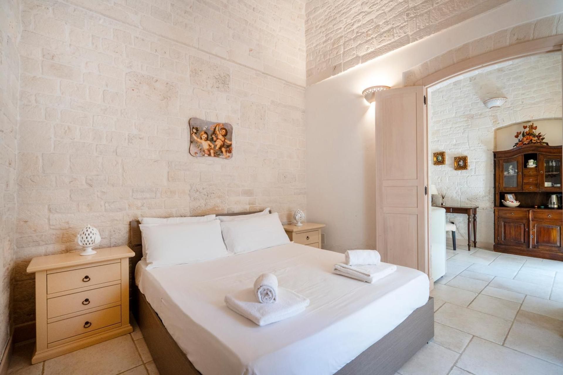 Deluxe Two Bedroom Apartment with Balcony