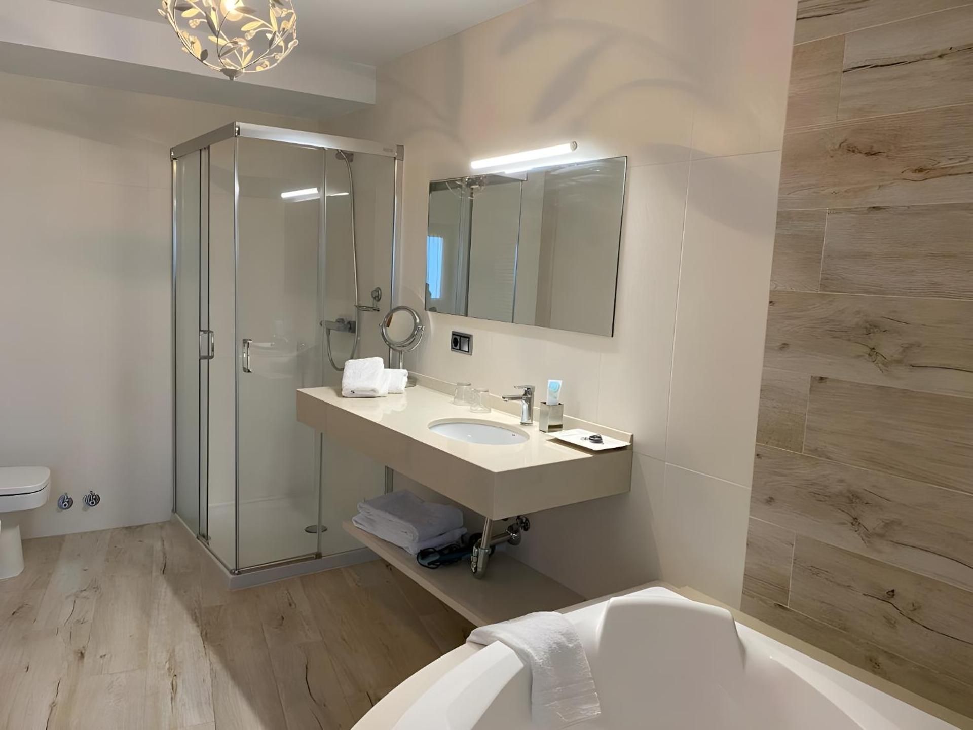 King Suite with Spa Bath