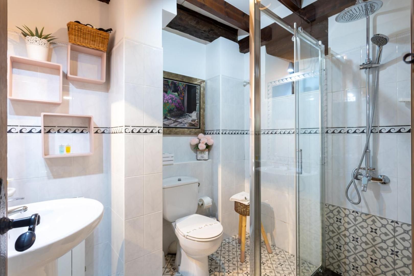 Superior One-Bedroom Apartment