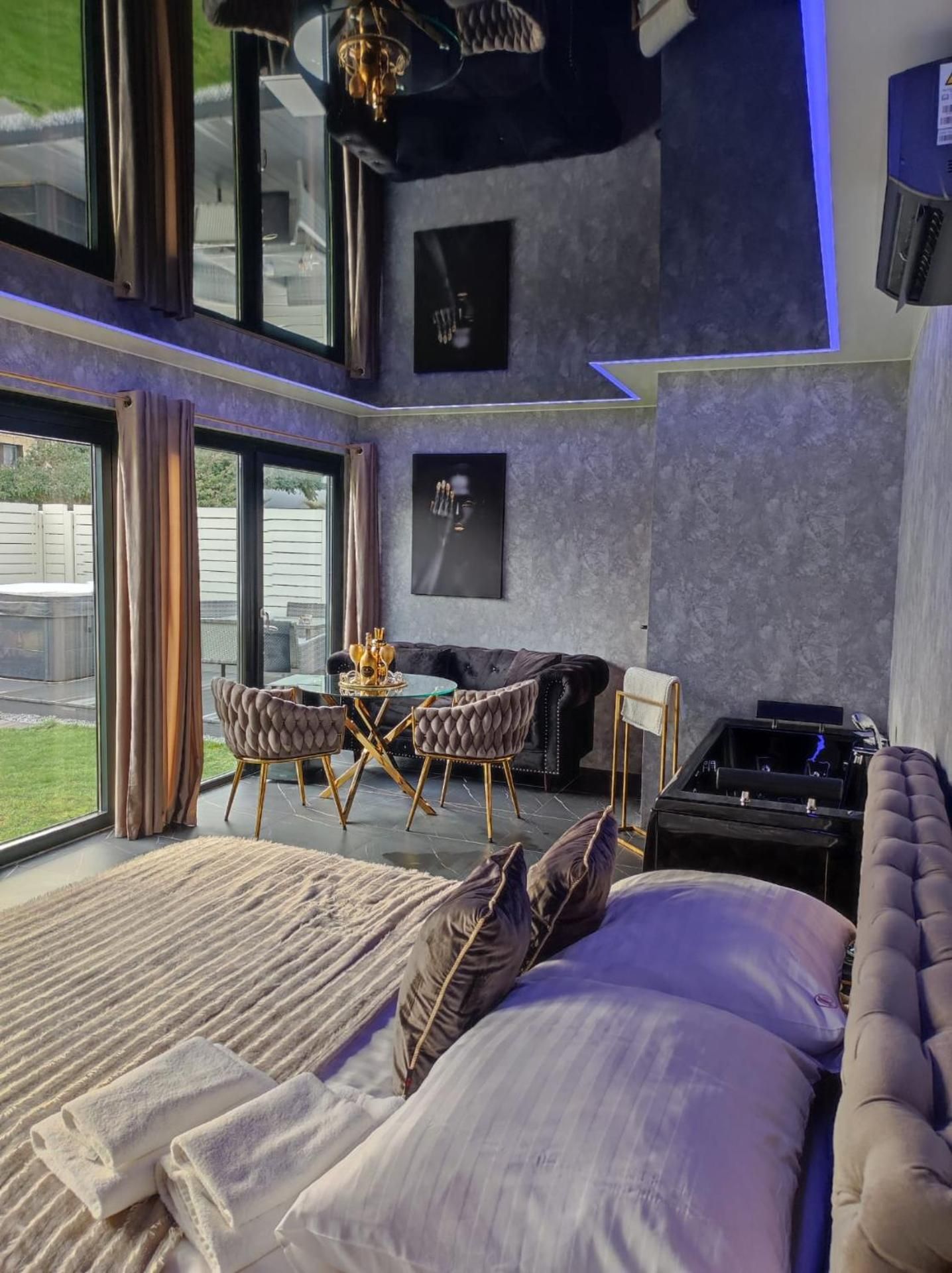 Apartment with Garden View