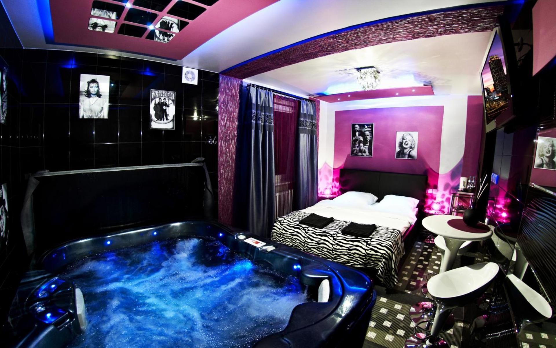 Queen Room with Spa Bath