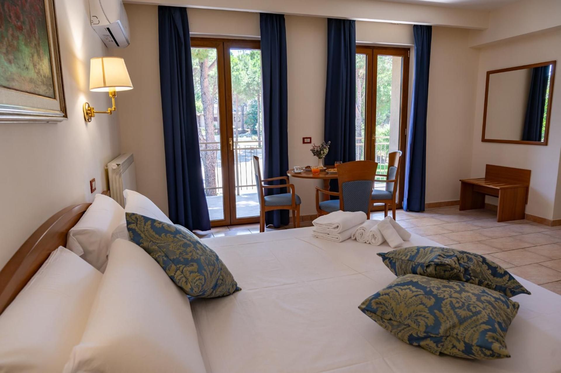 Deluxe Double Room with Balcony and Sea View