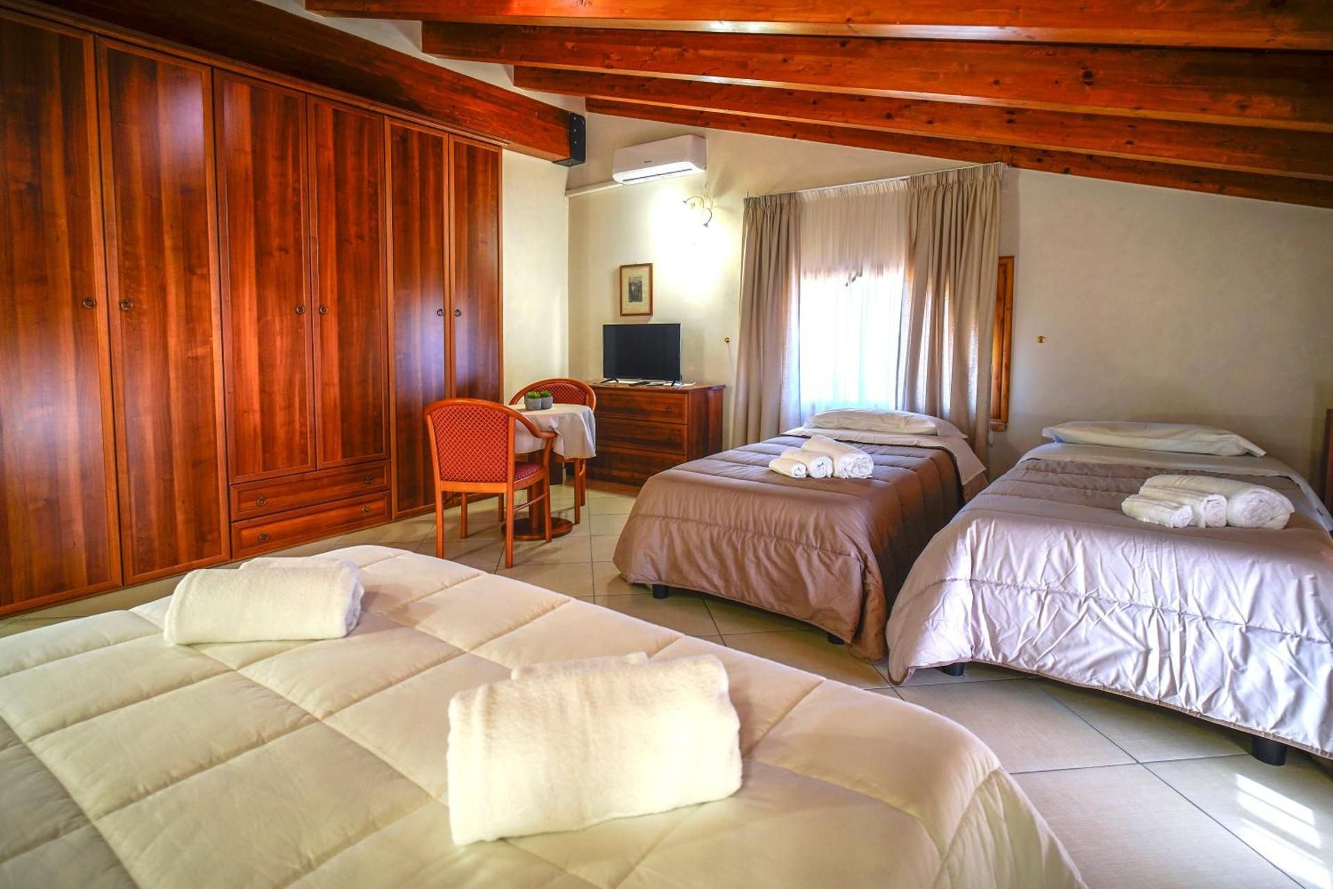 Quadruple Room with Private Bathroom