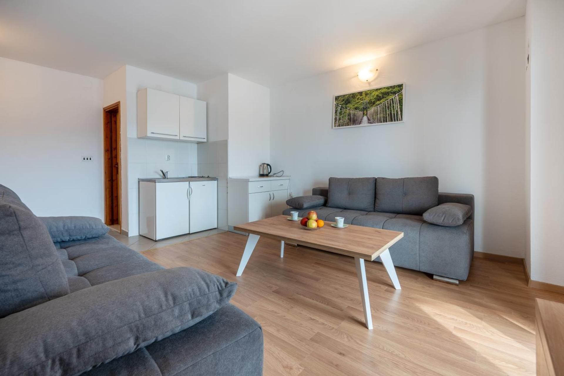 Apartment With Balcony And Sea View