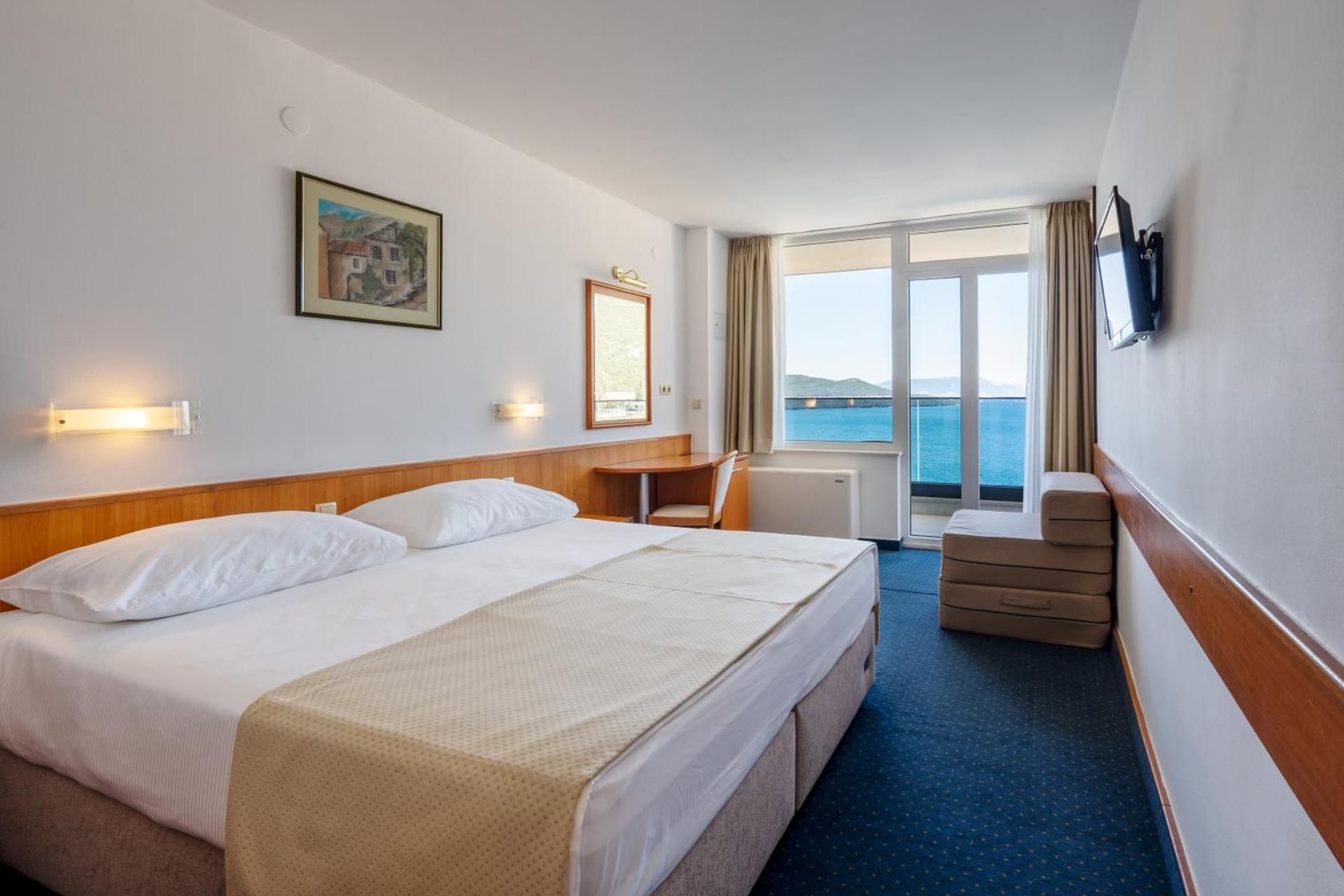 Double or Twin Room with Balcony and Sea View
