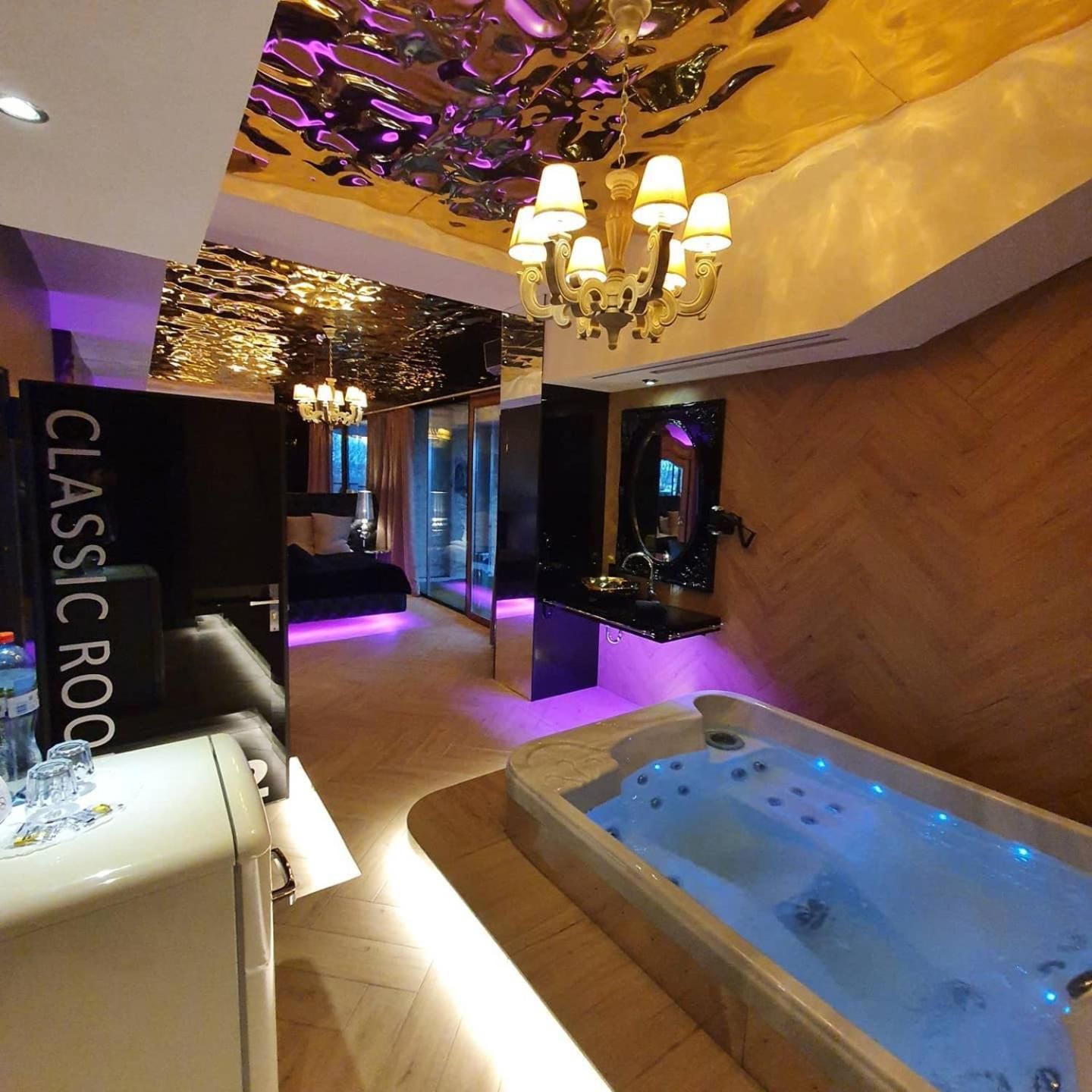 Small Apartment with Jacuzzi