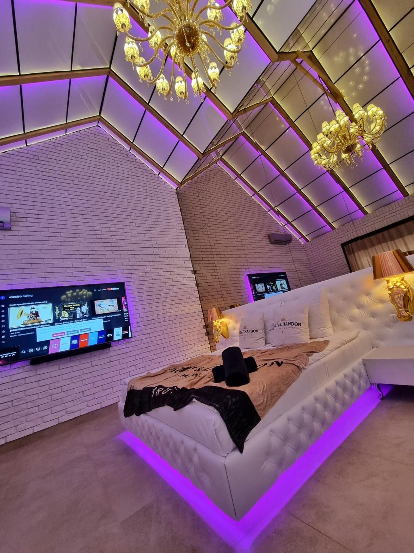 Large Apartment with Jacuzzi