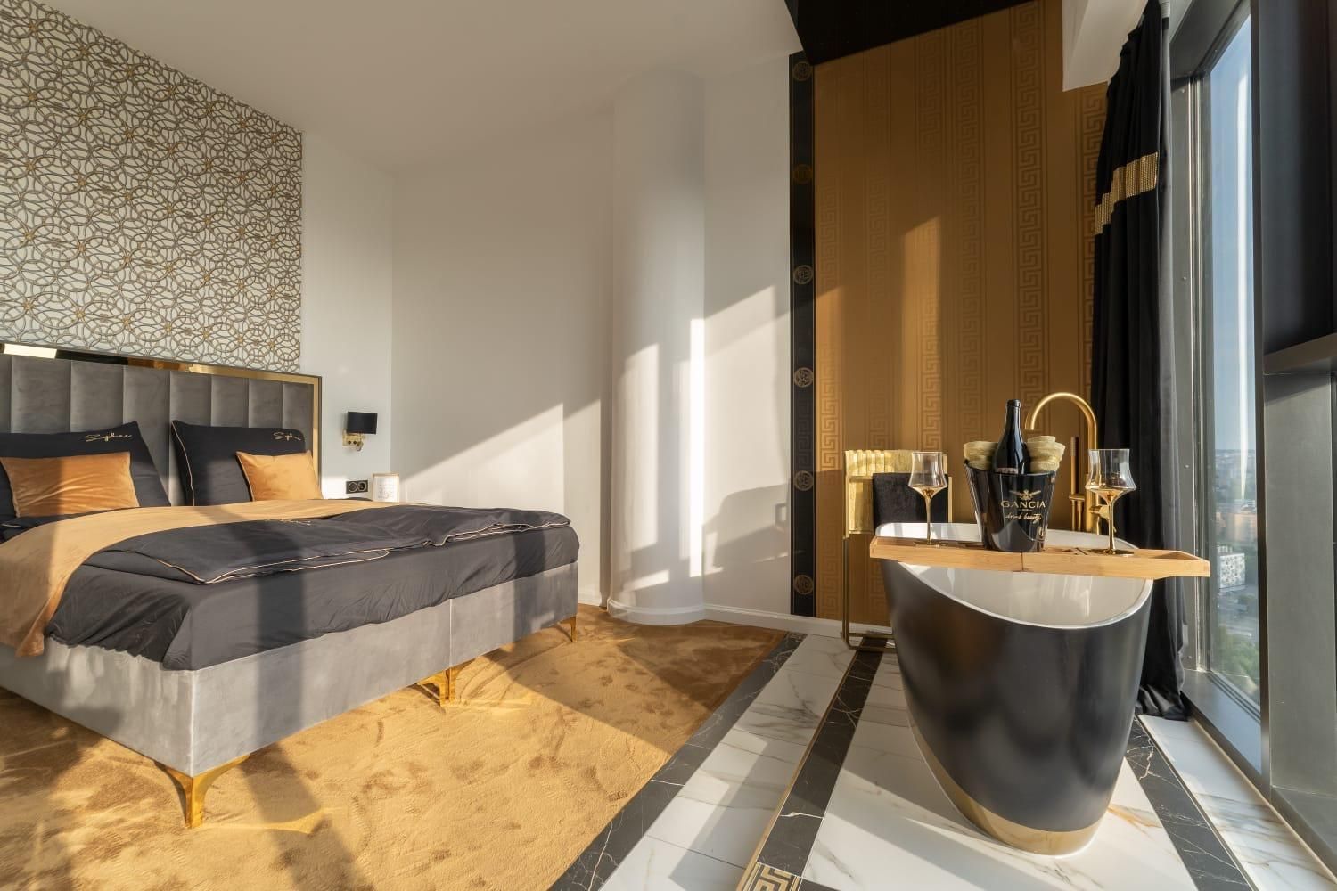 Suite with Lake View