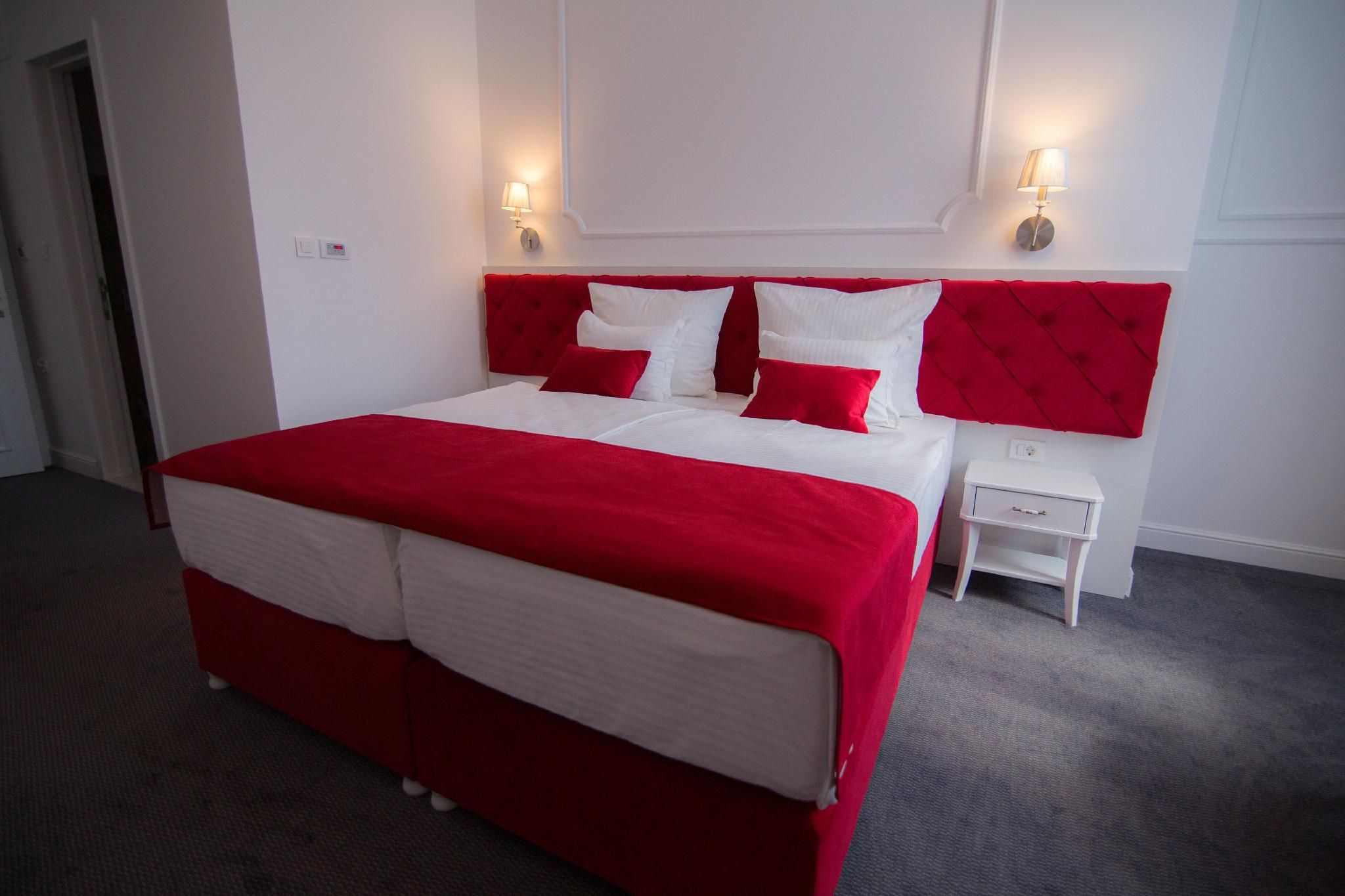 Deluxe Double or Twin Room with City View