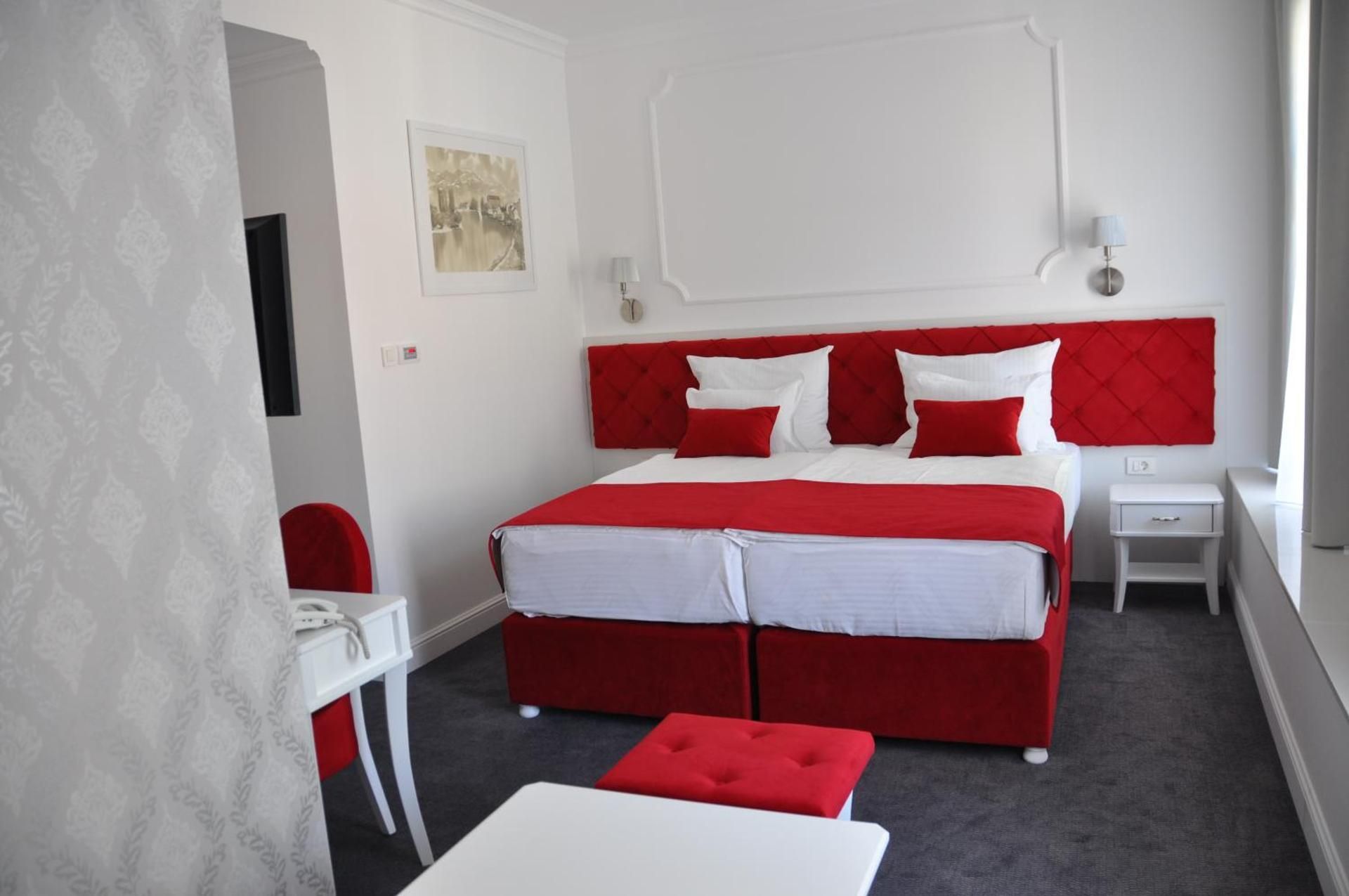 Deluxe Double or Twin Room with City View