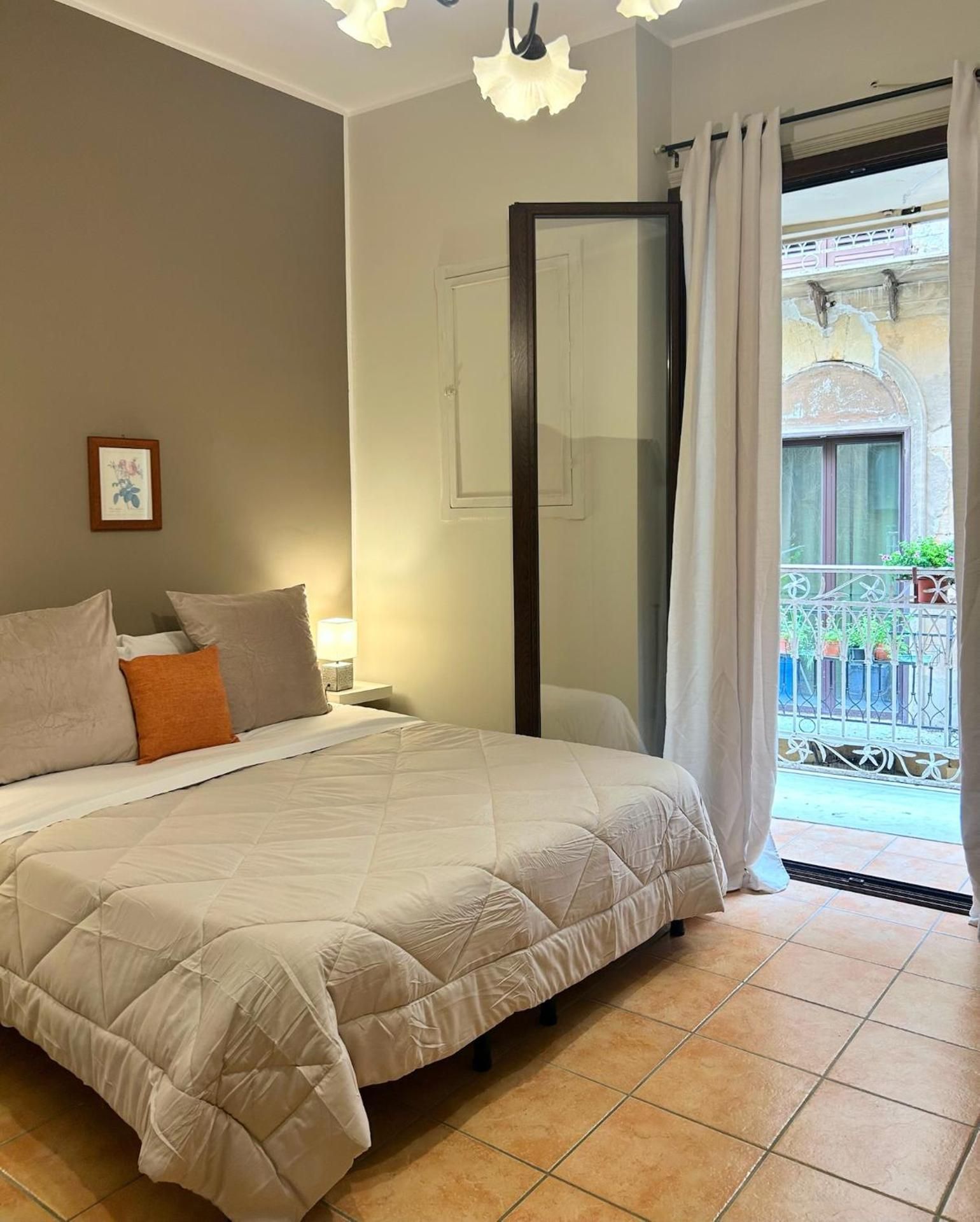 Deluxe Double or Twin Room with City View