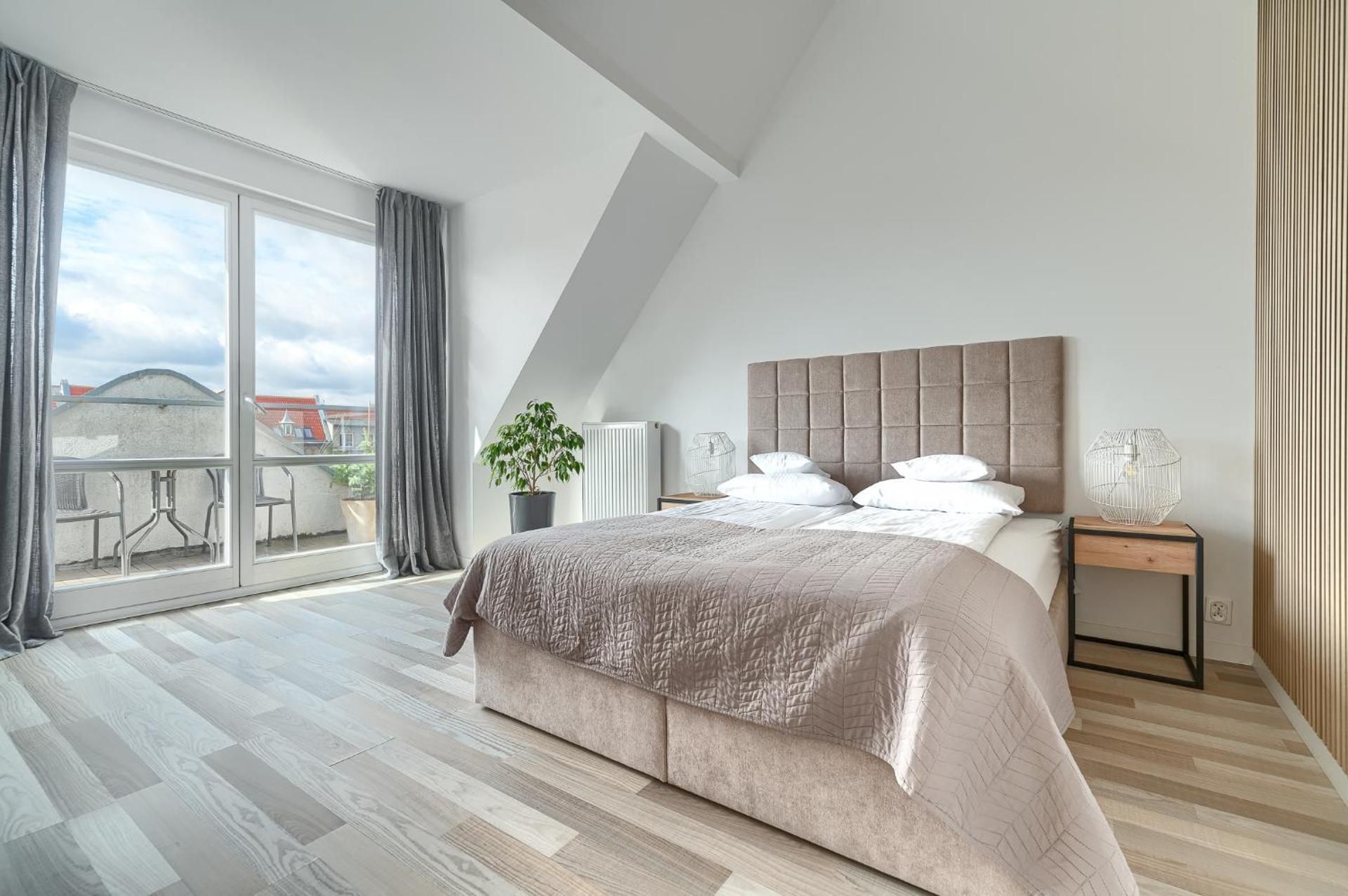 One-Bedroom Apartment with Balcony