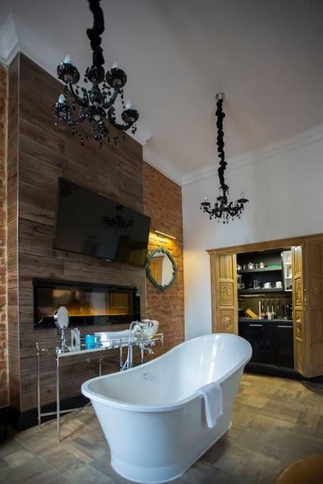 DELUXE APARTMENT