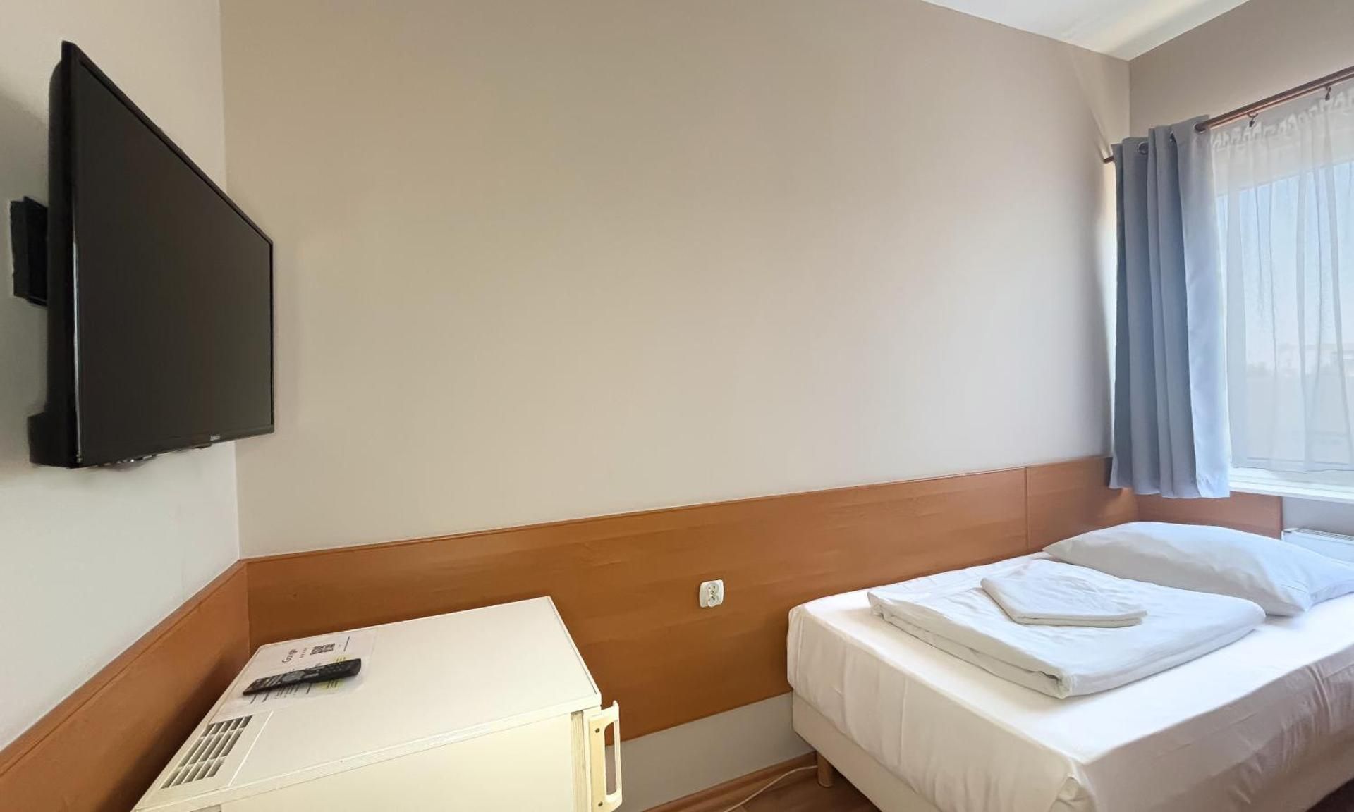 Single Room with Shared Bathroom