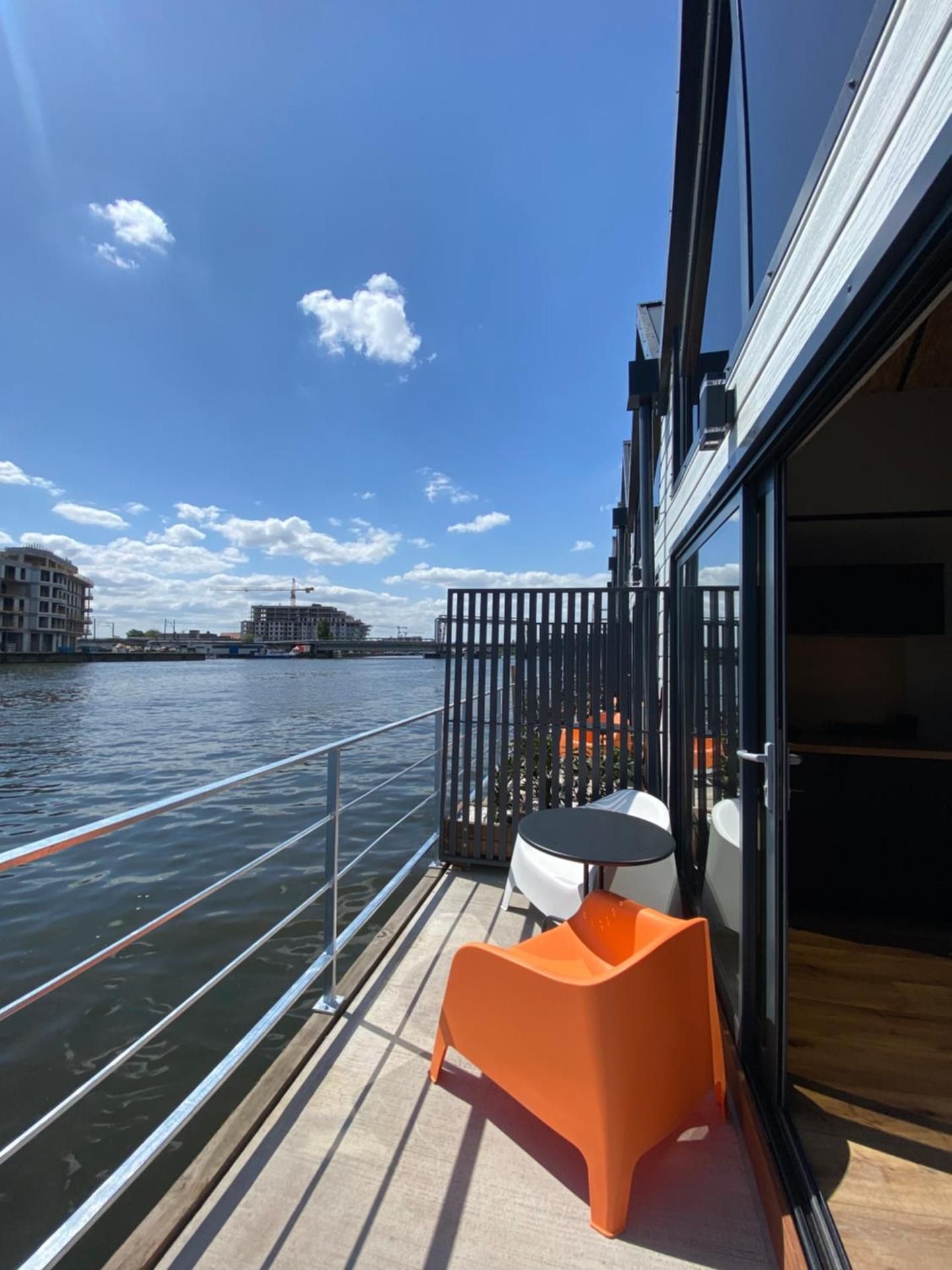 Apartment with Lake View