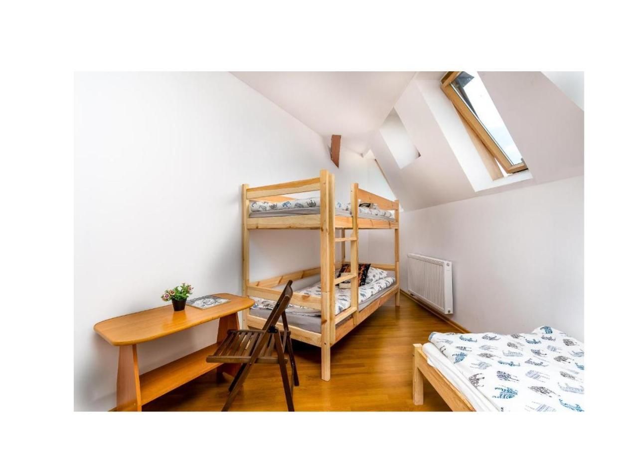 Basic Triple Room with Shared Bathroom