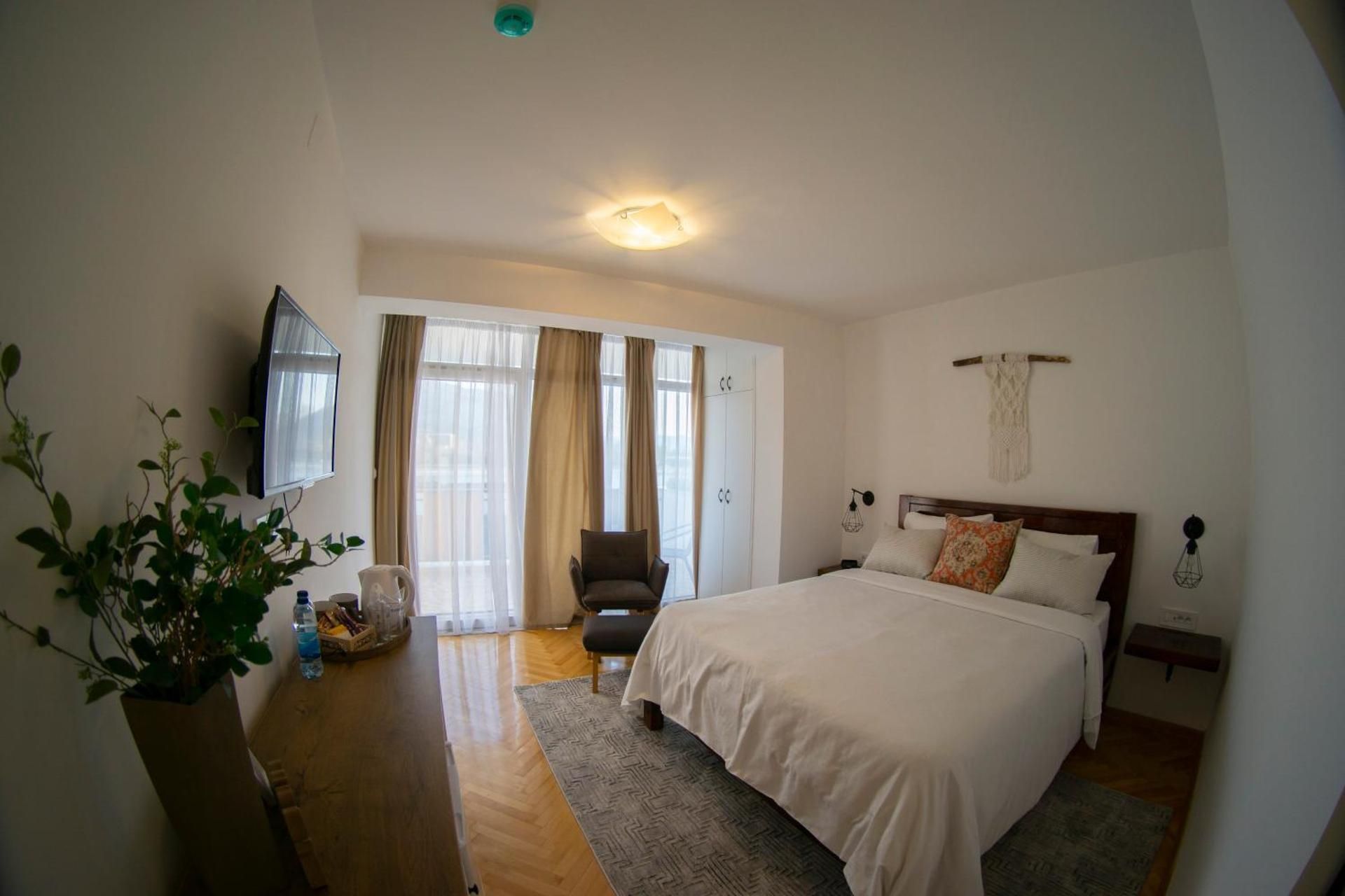 Deluxe Queen Room