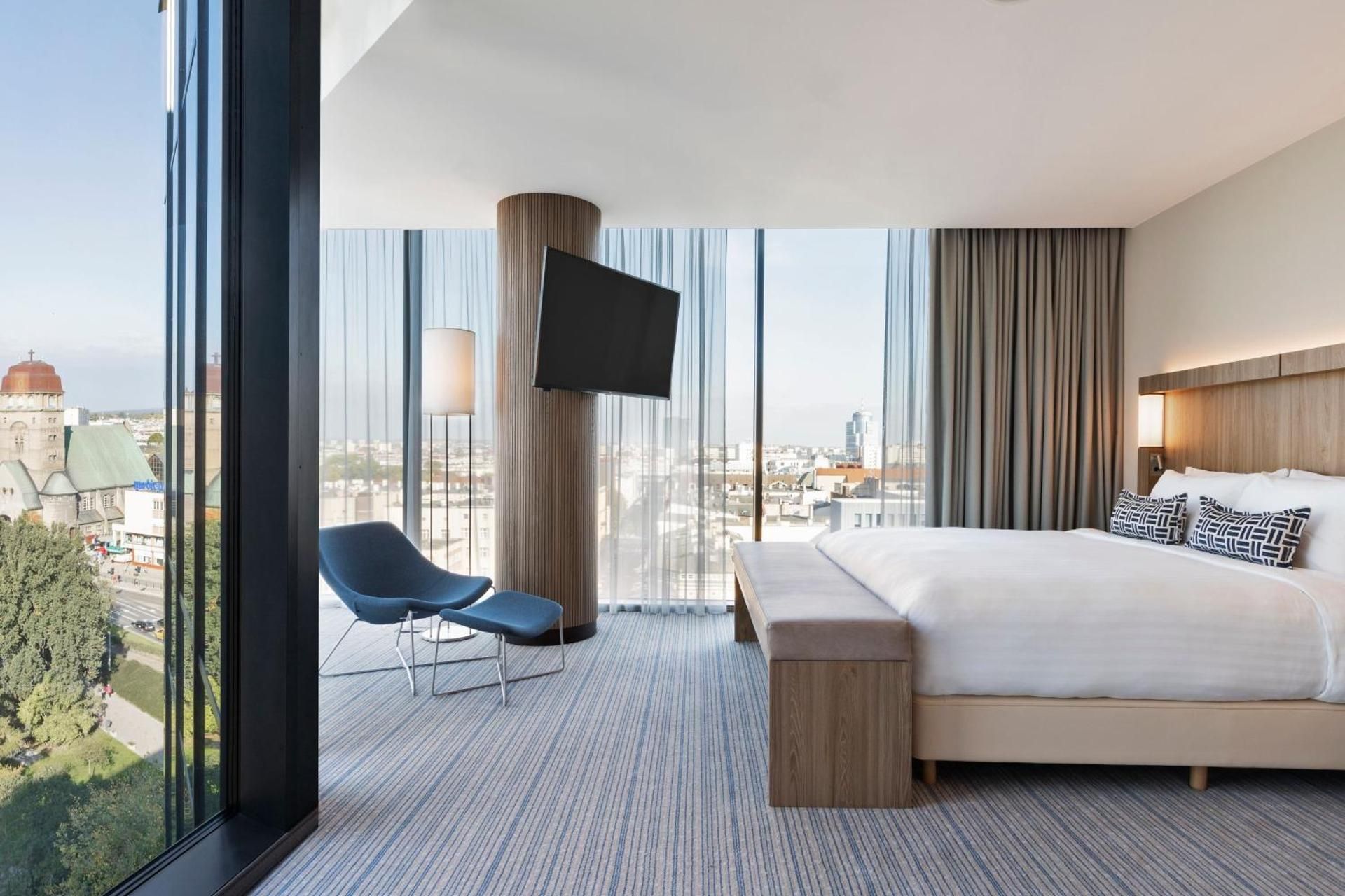Junior Suite, 1 King, Sofa bed, City view