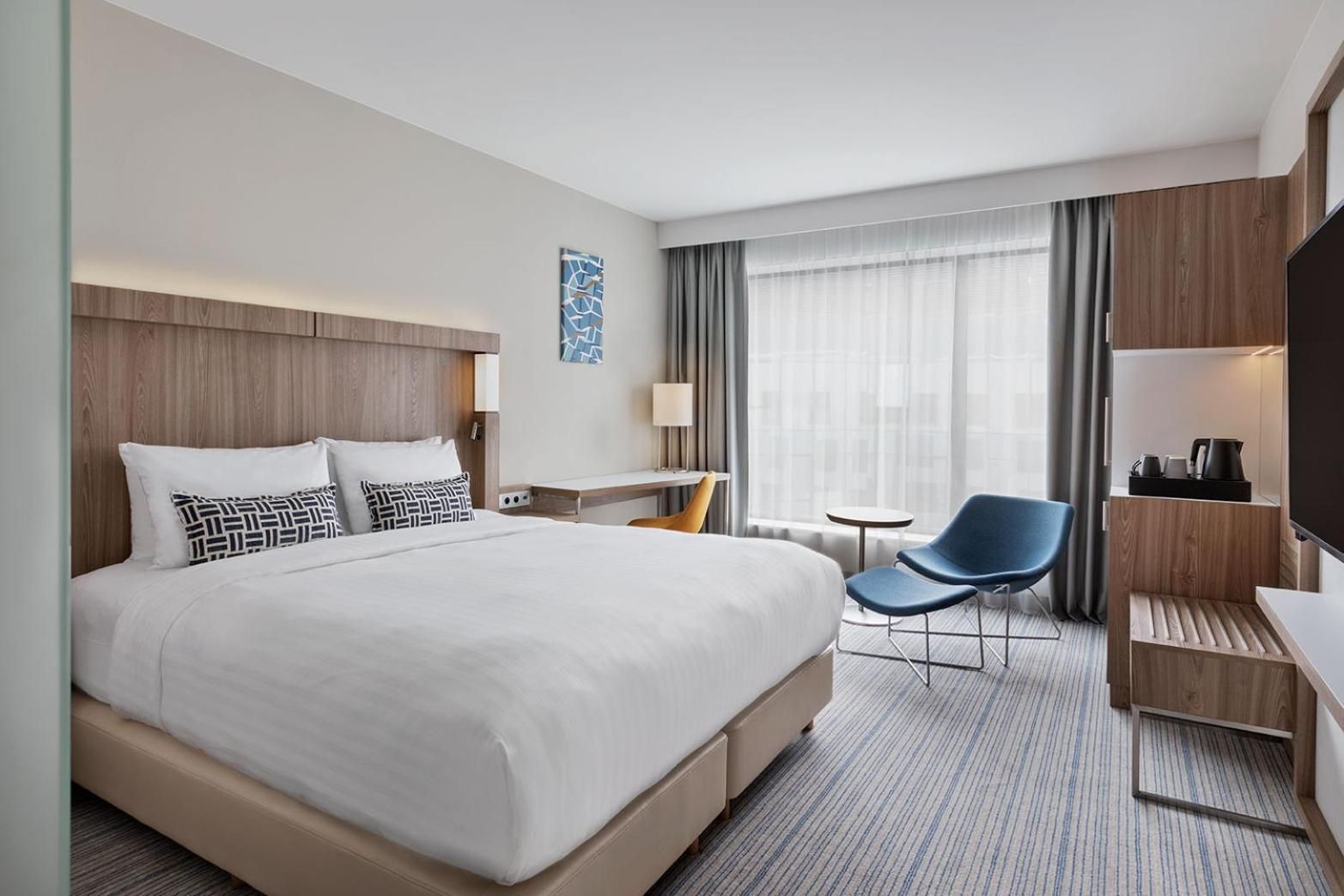 standard, guest room, 1 king, courtyard view