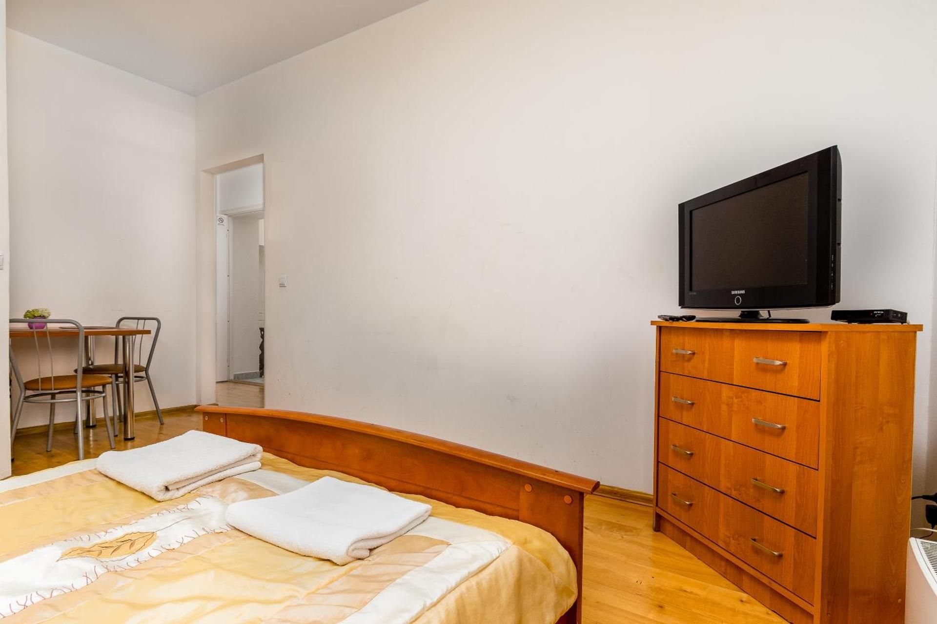 Deluxe Room (2 Adults + 1 Child)