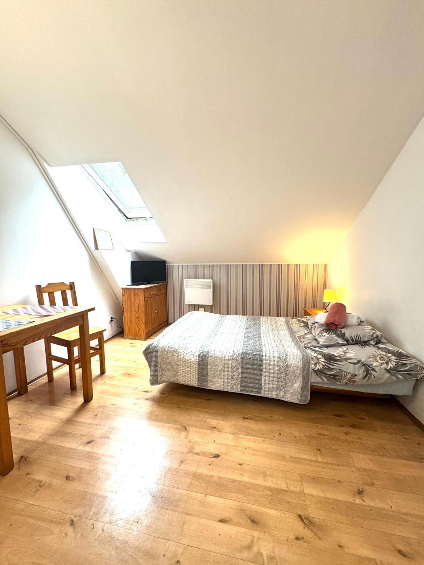 Single Room with Shared Bathroom