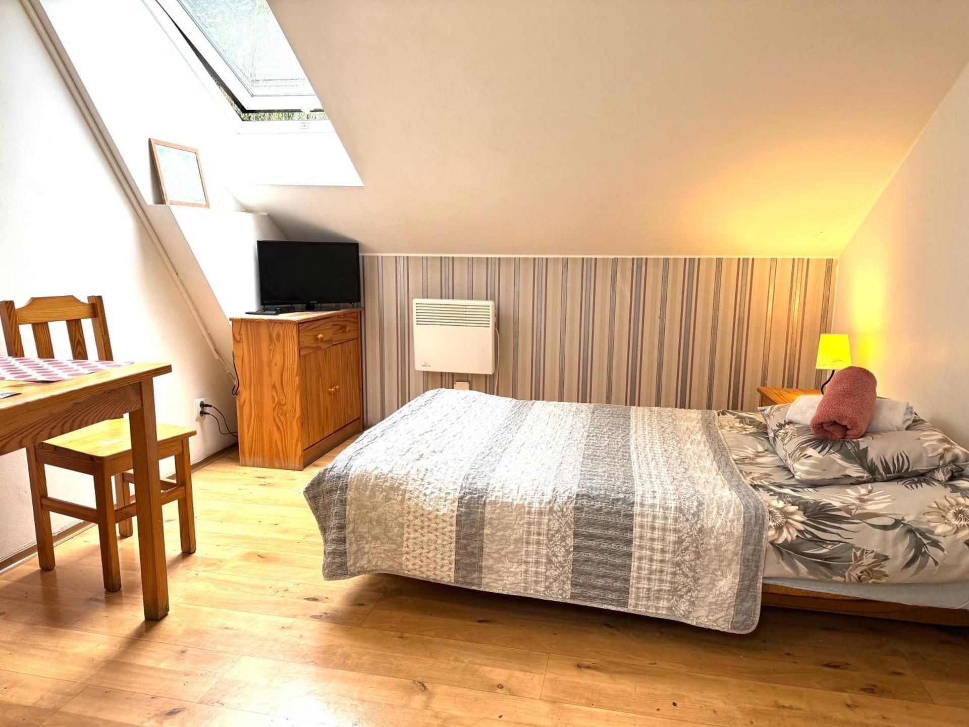 Single Room with Shared Bathroom