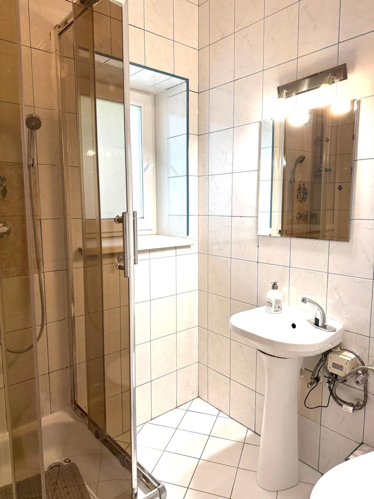 Deluxe Room (2 Adults + 1 Child)
