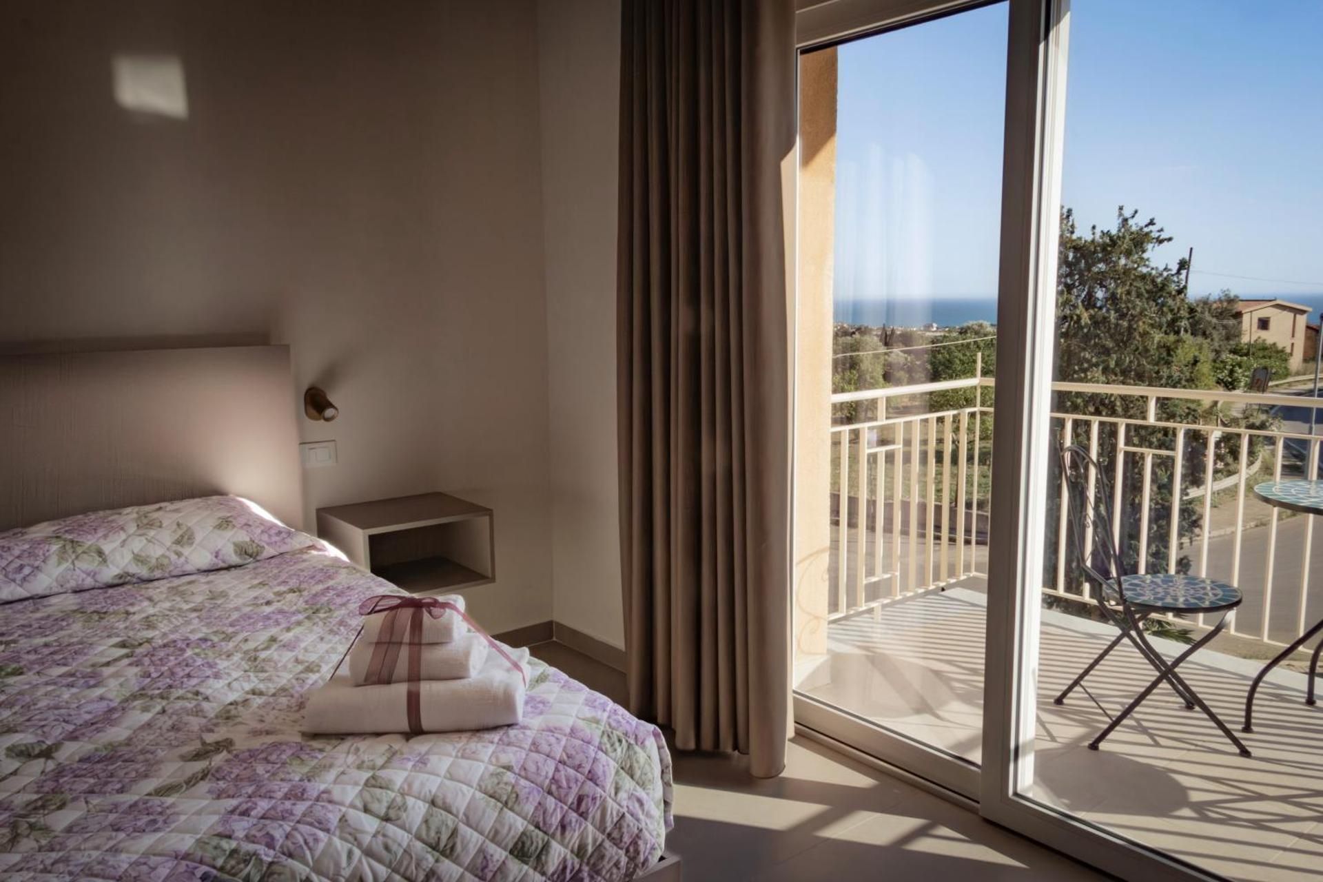 Double Room with Balcony and Sea View
