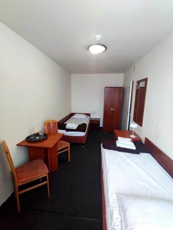 Standard Twin Room with Shared Bathroom
