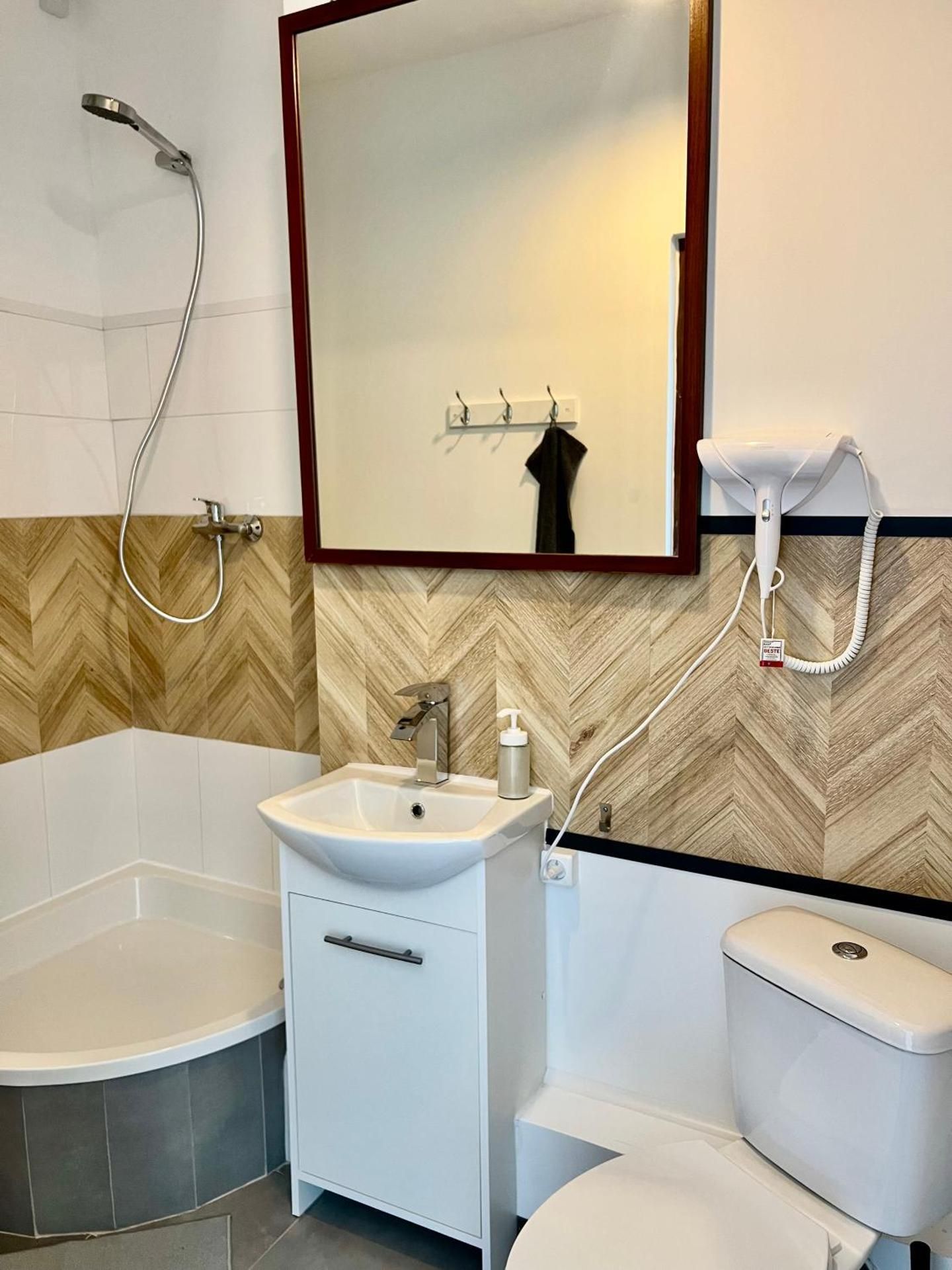 Deluxe Double Room with Shower