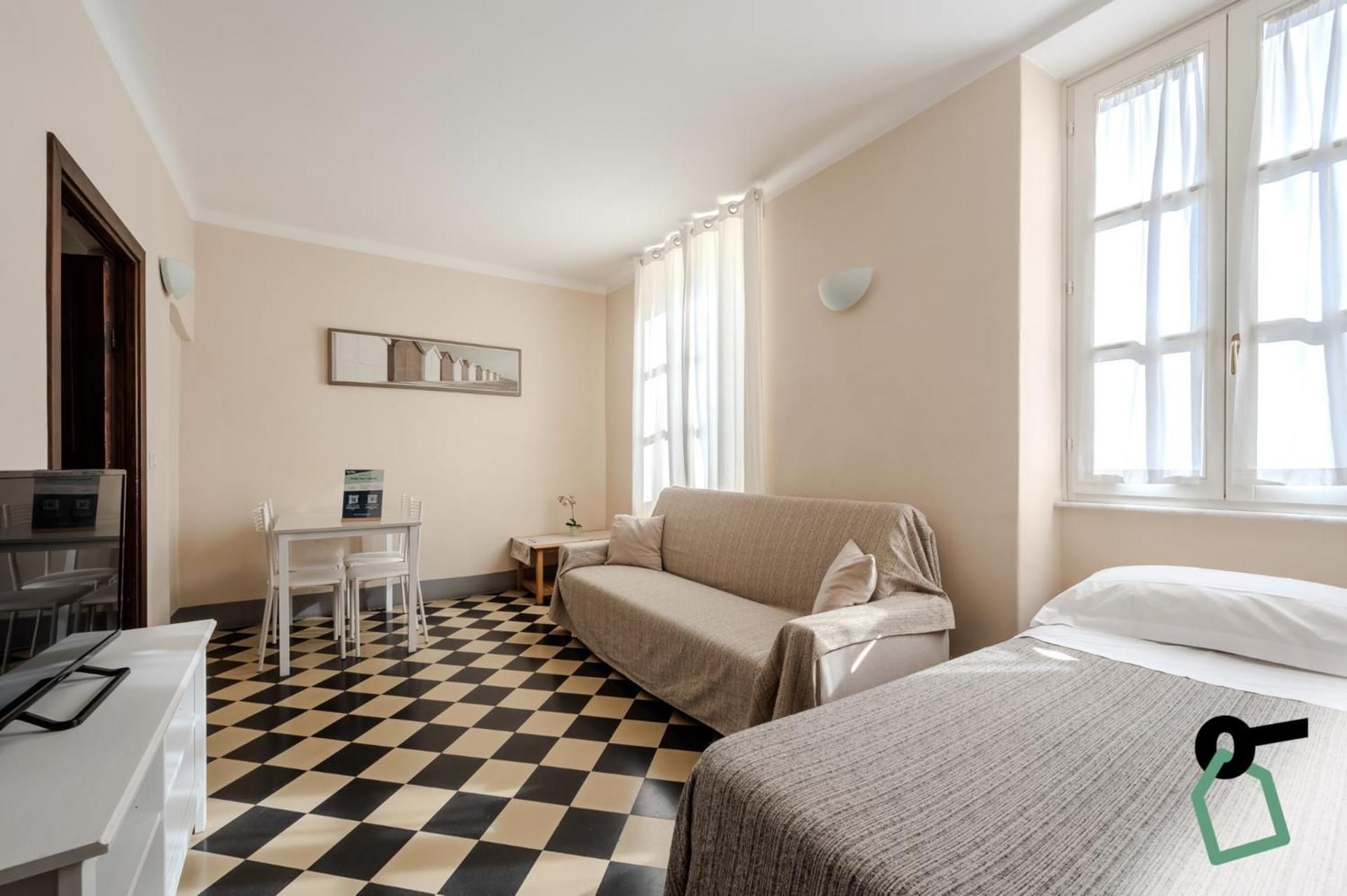 One-Bedroom Apartment and Sofa Bed