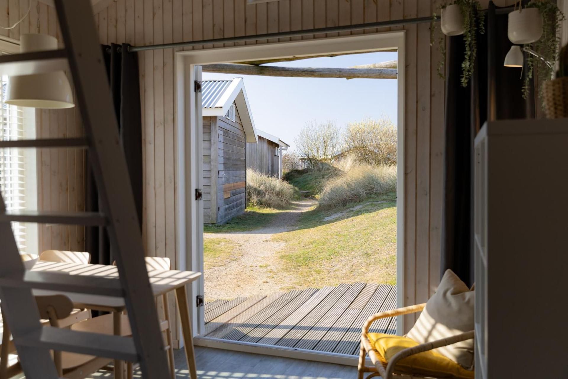 Bungalow with Courtyard View