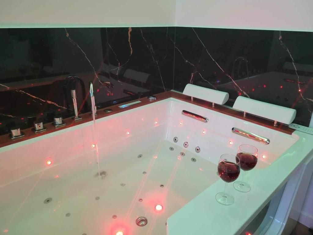 Studio with Spa Bath