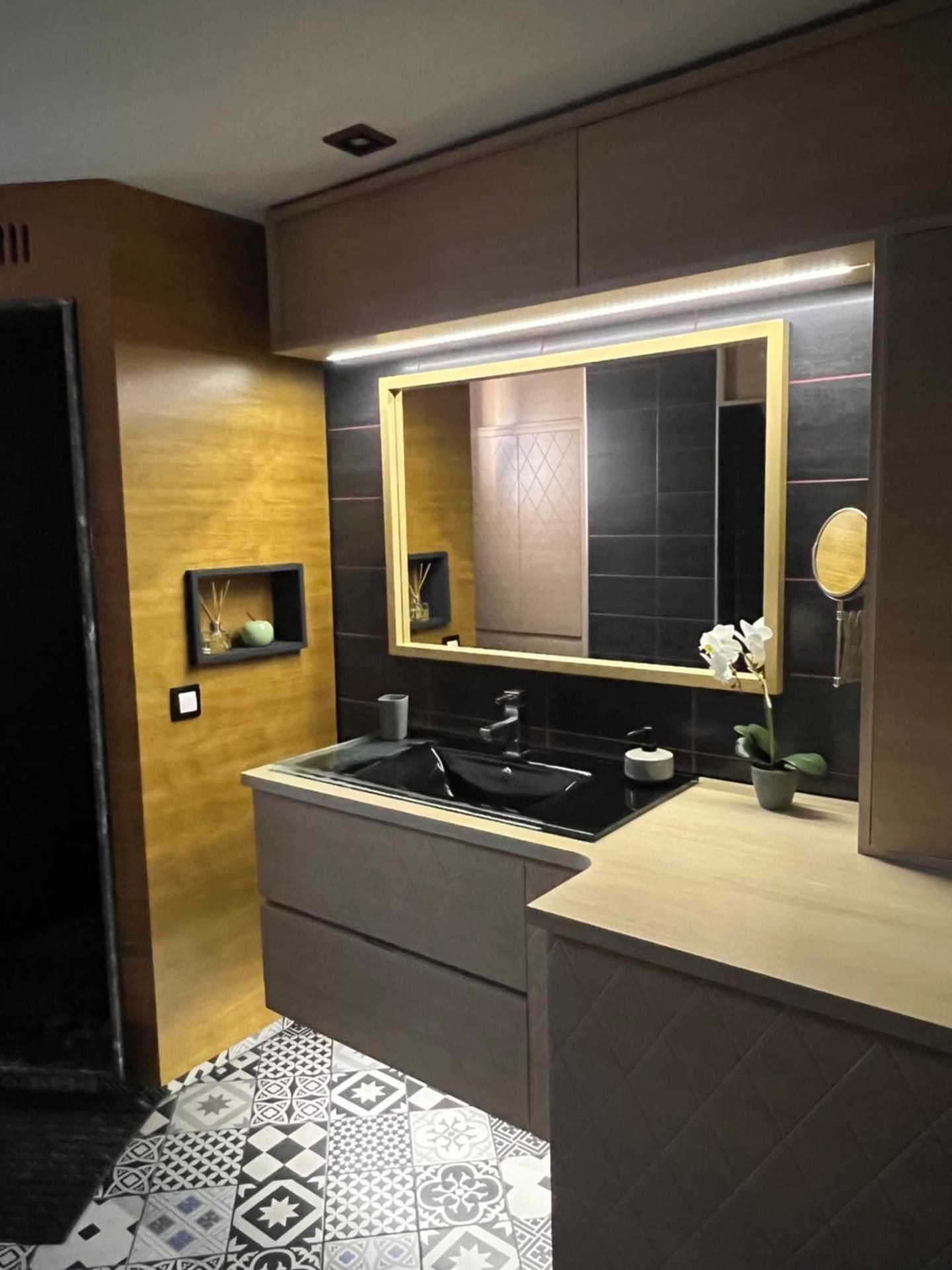 Two-Bedroom Deluxe Apartment with Balcony