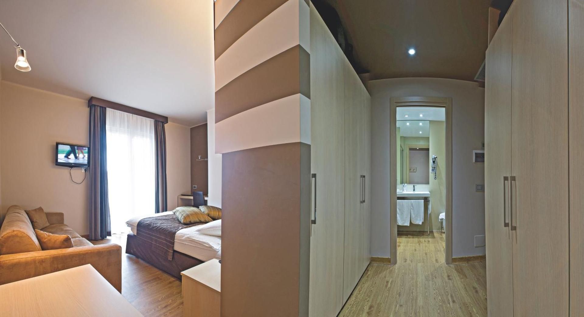 Hotel La Vigna Triple Room with Sea View 2