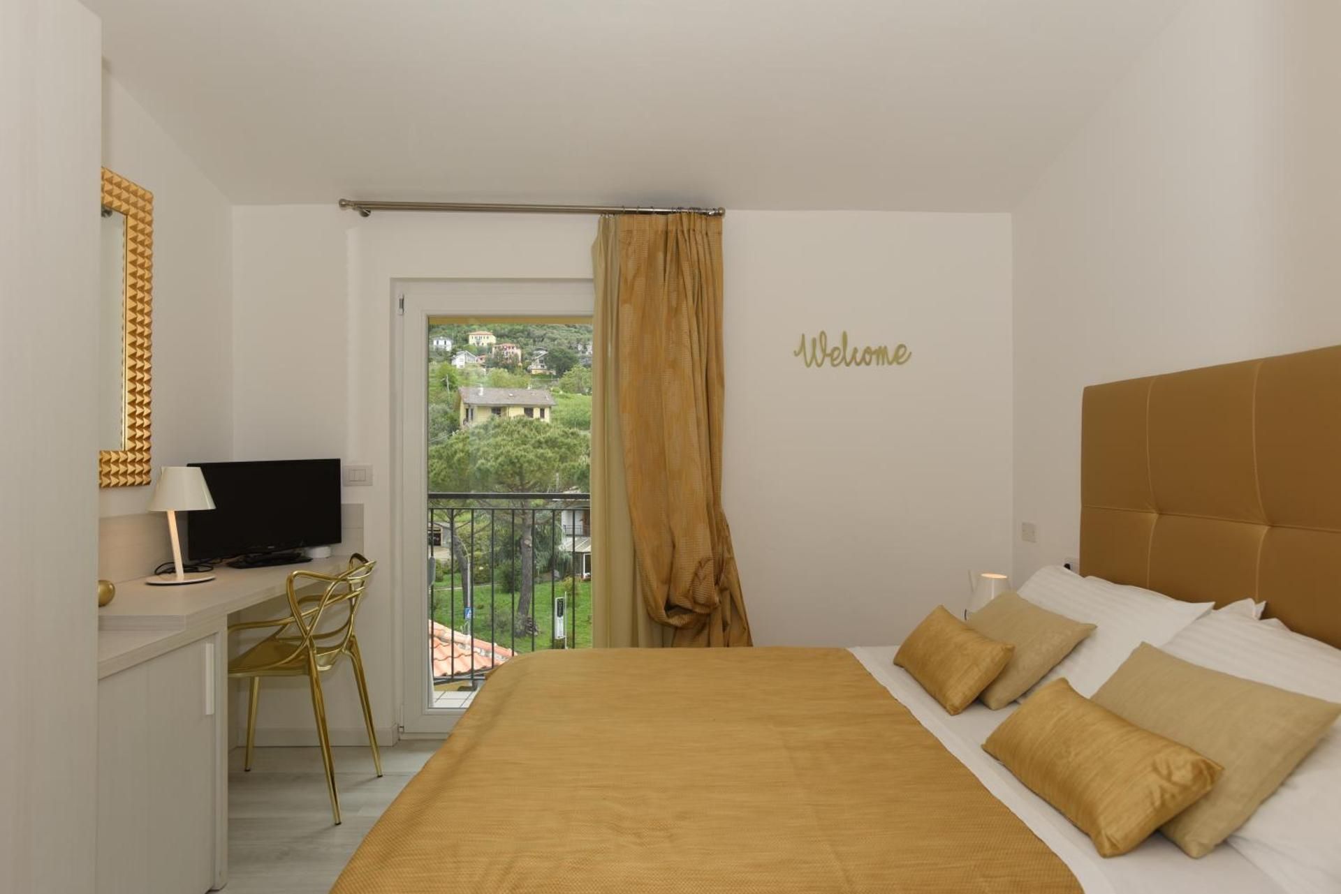 Single Room with Mountain View