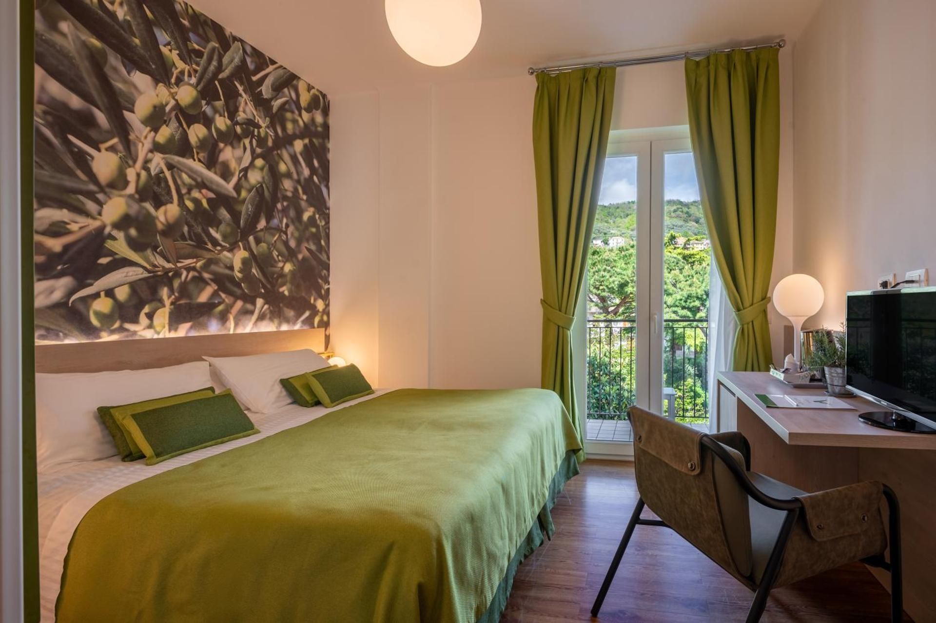 Double or Twin Room with Mountain View