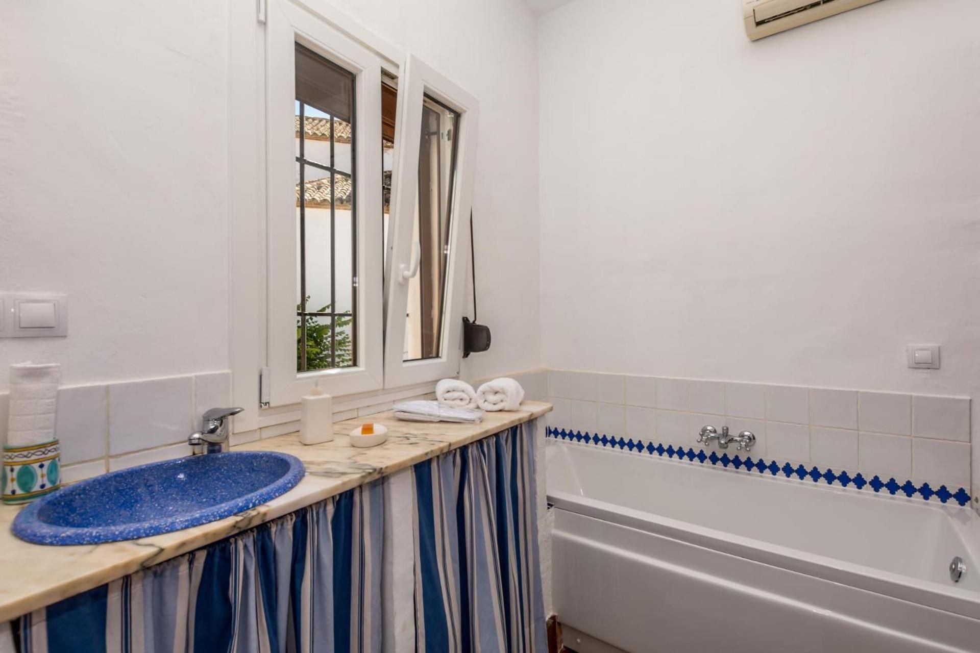 Hotel Los Castanos Deluxe Double Room with Bath 3