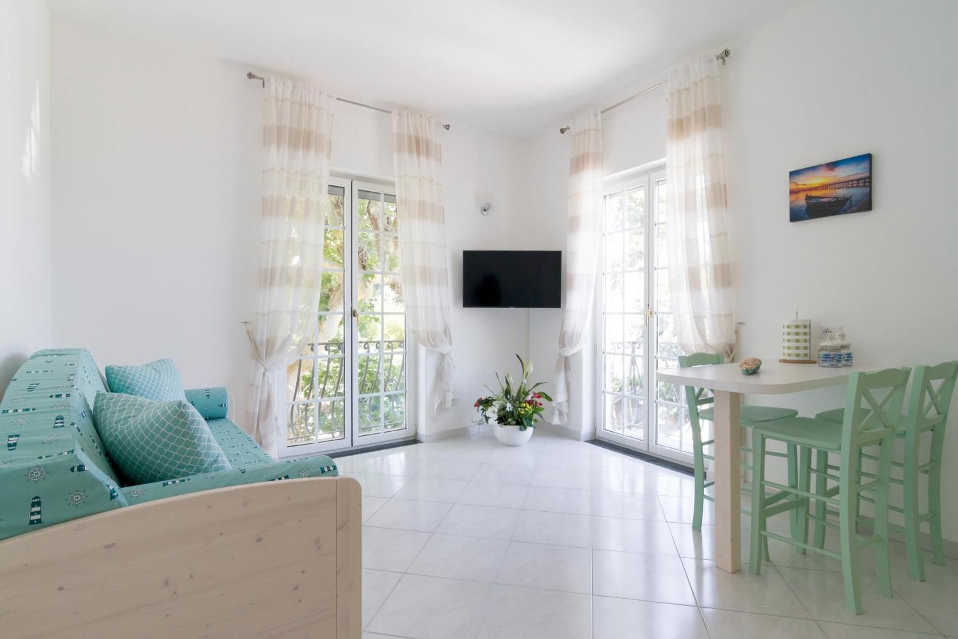 AQUAMARINE Relaxing Capri Suites Apartment with Balcony 2