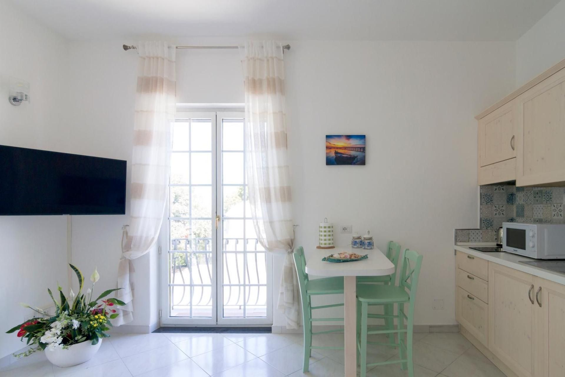 AQUAMARINE Relaxing Capri Suites Apartment with Balcony 3