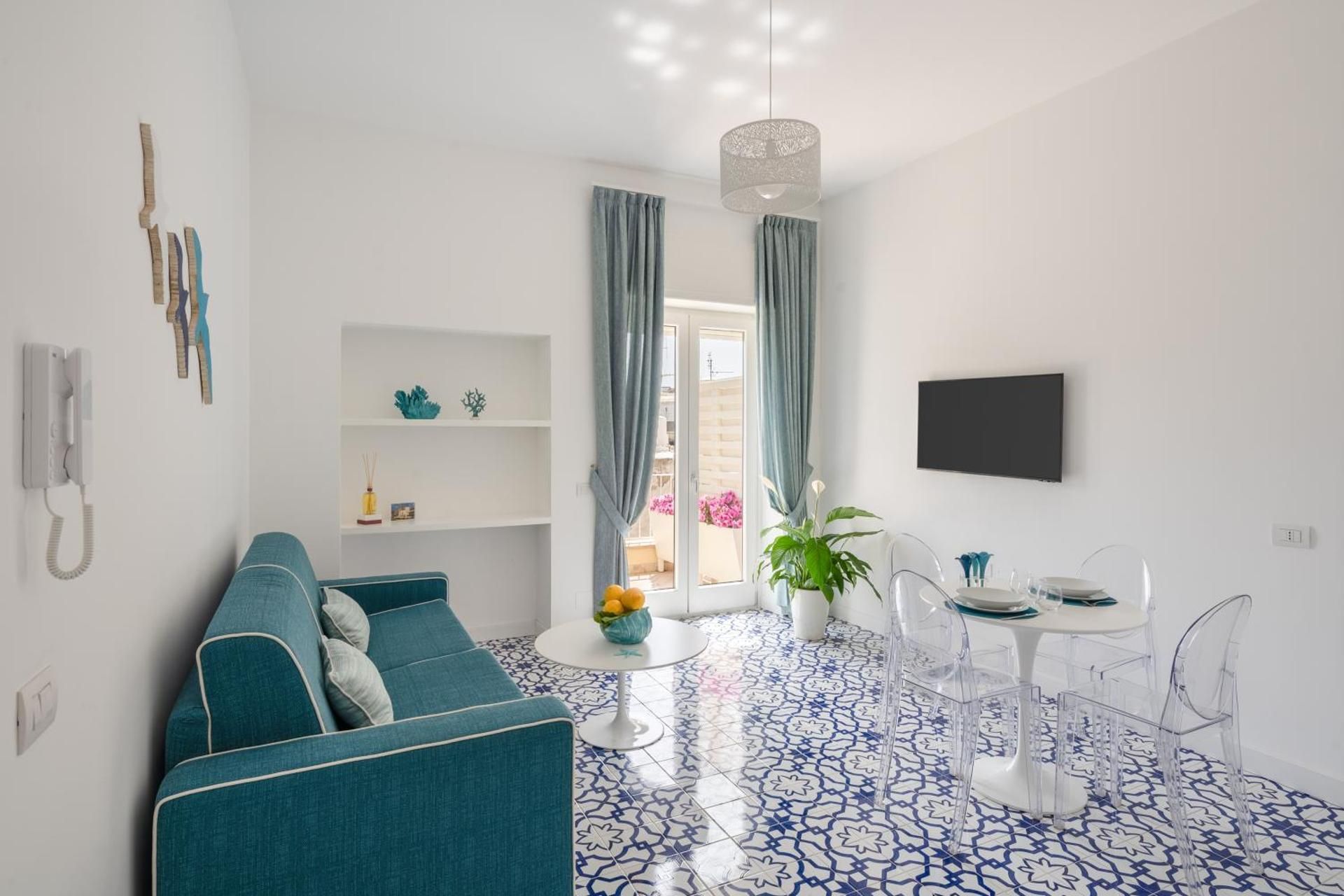 Casa Levante Luxury Apartments Capri One-Bedroom Apartment 3