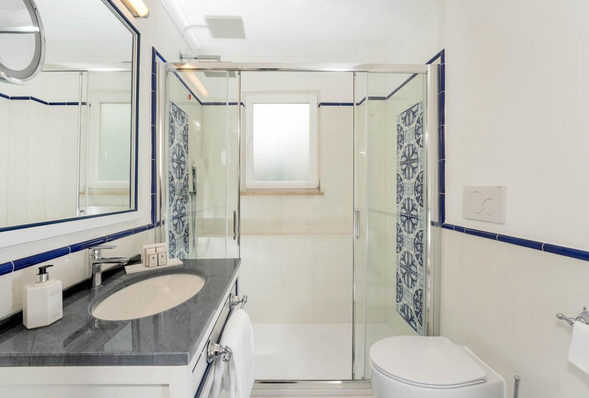 Sina Flora Queen Room 2