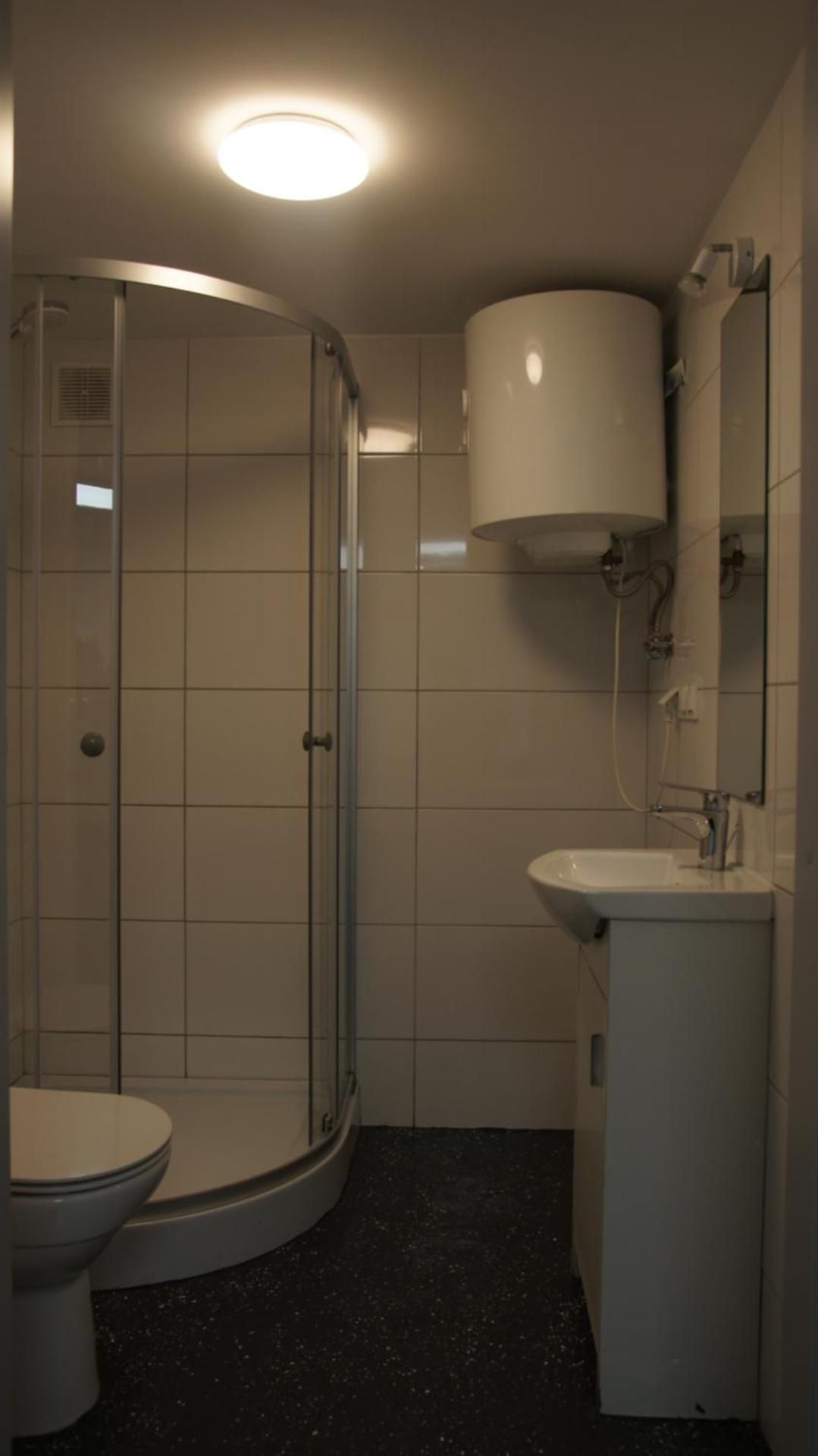 Triple Room with Private Bathroom (in souterrain)