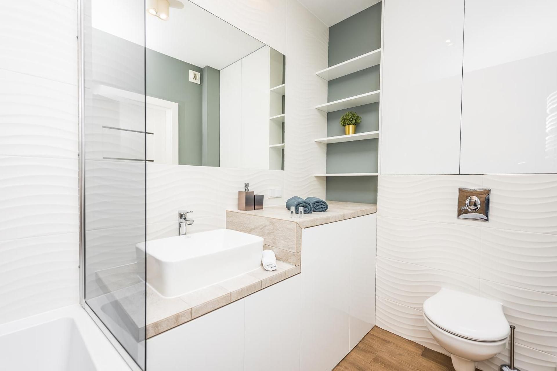 Superior Apartment with Balcony- ul.Francuska 96B/10