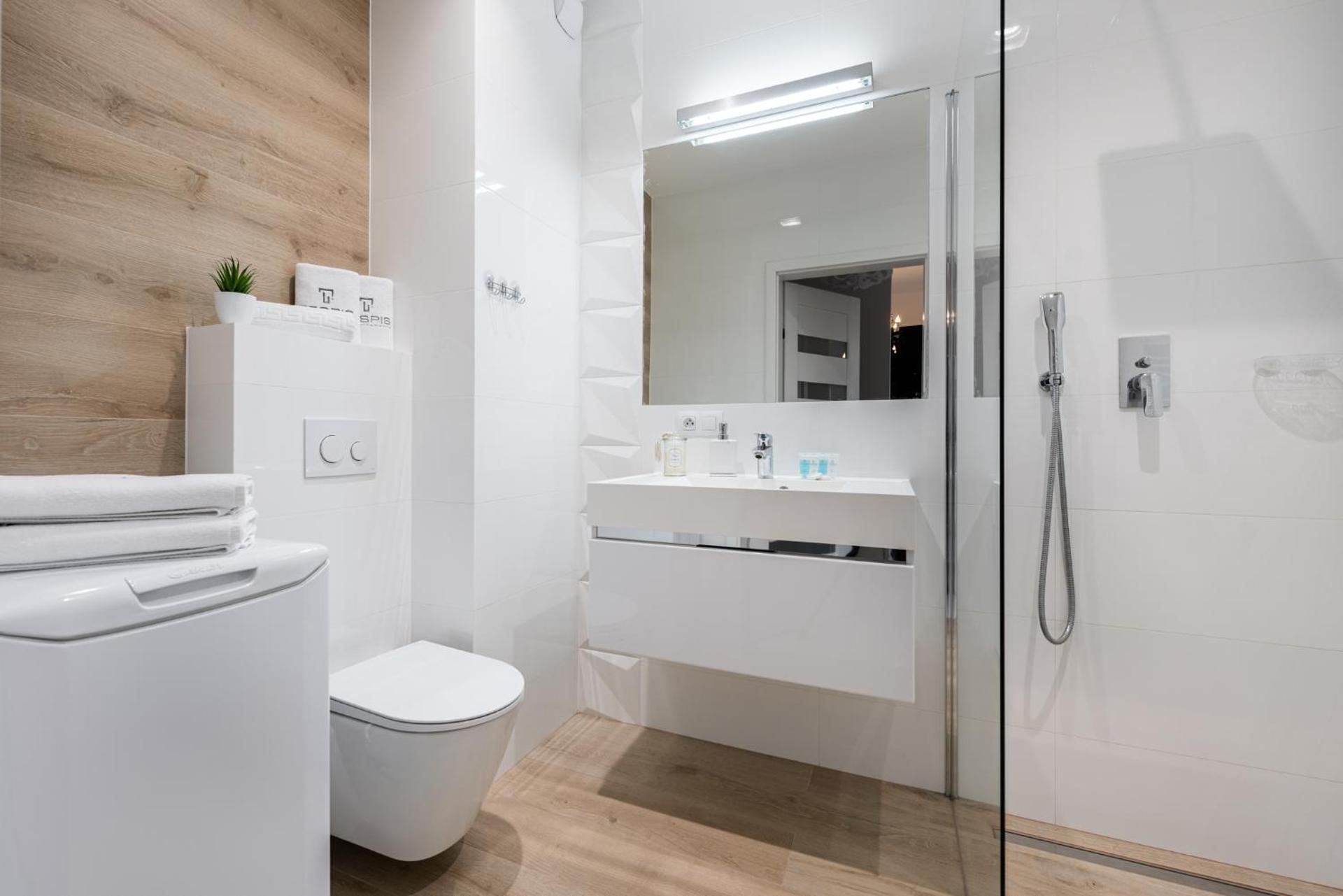 Standard Apartment with Balcony - ul. Francuska 104/14