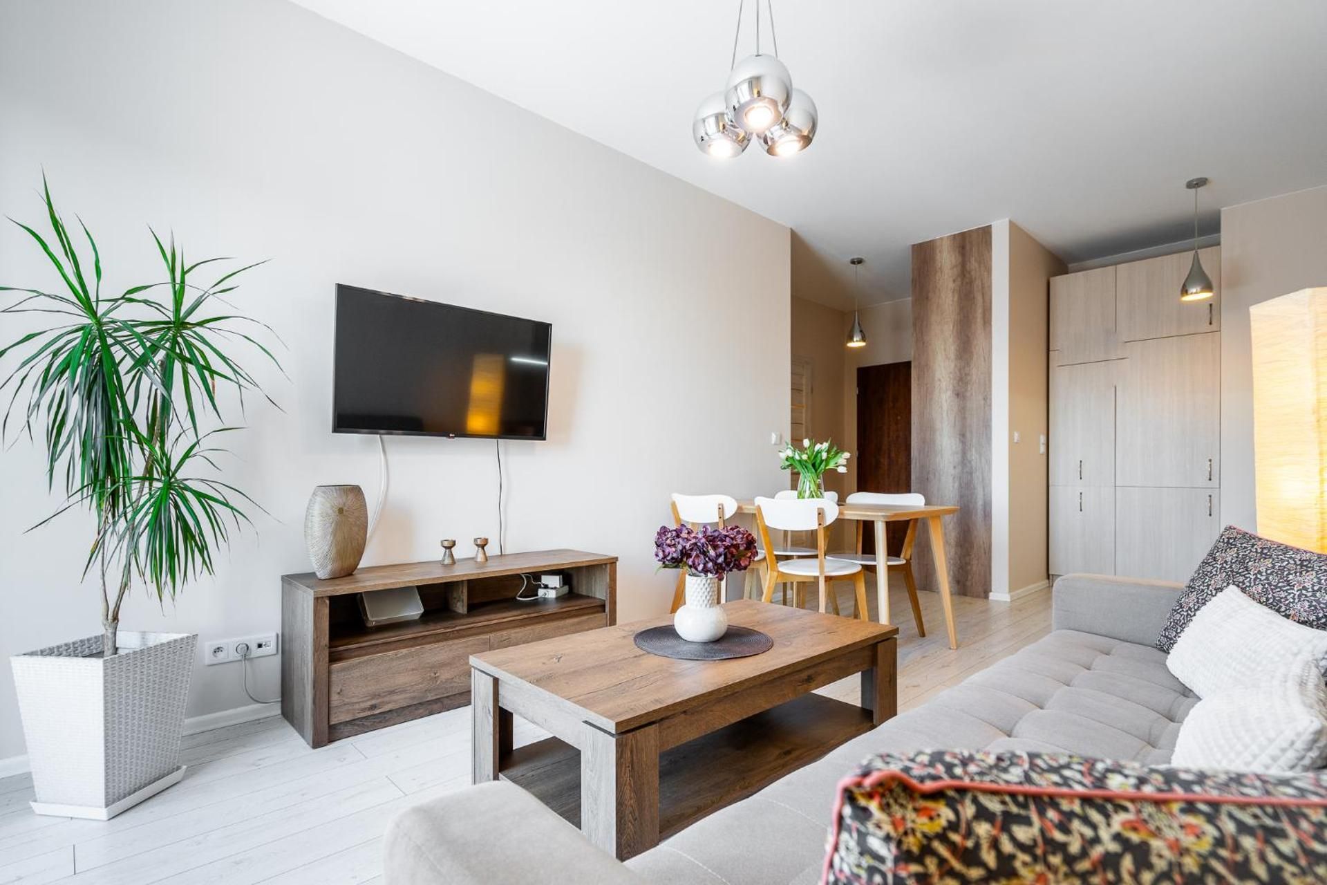 Economy Apartment with Balcony- ul. Francuska 88A/65