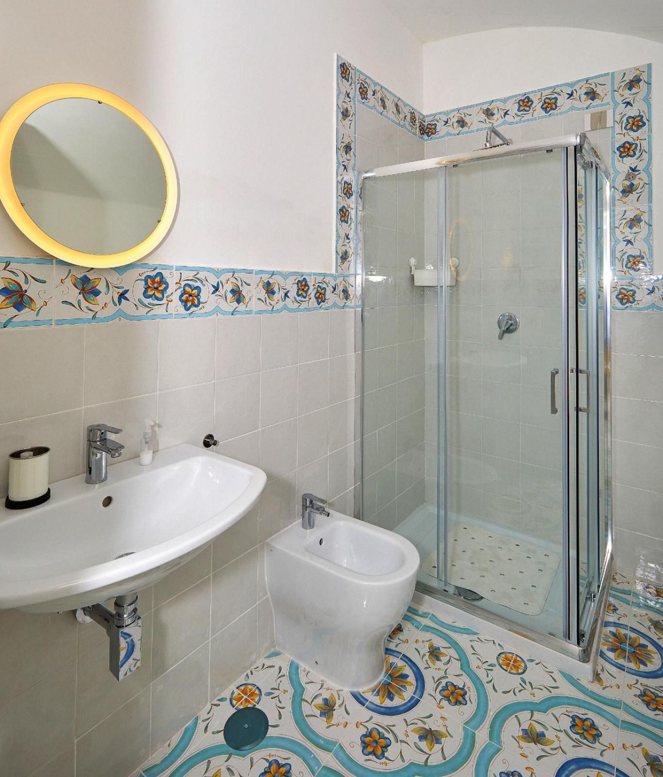 Malafemmena Guest House Deluxe Double Room with Sea View 3