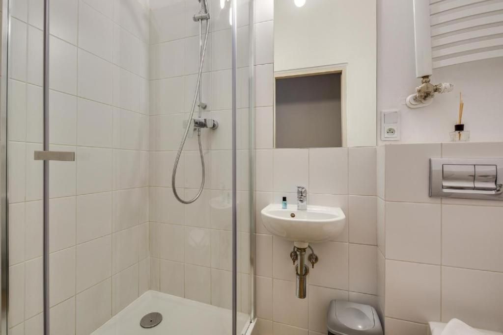 Single Room with Shared Bathroom