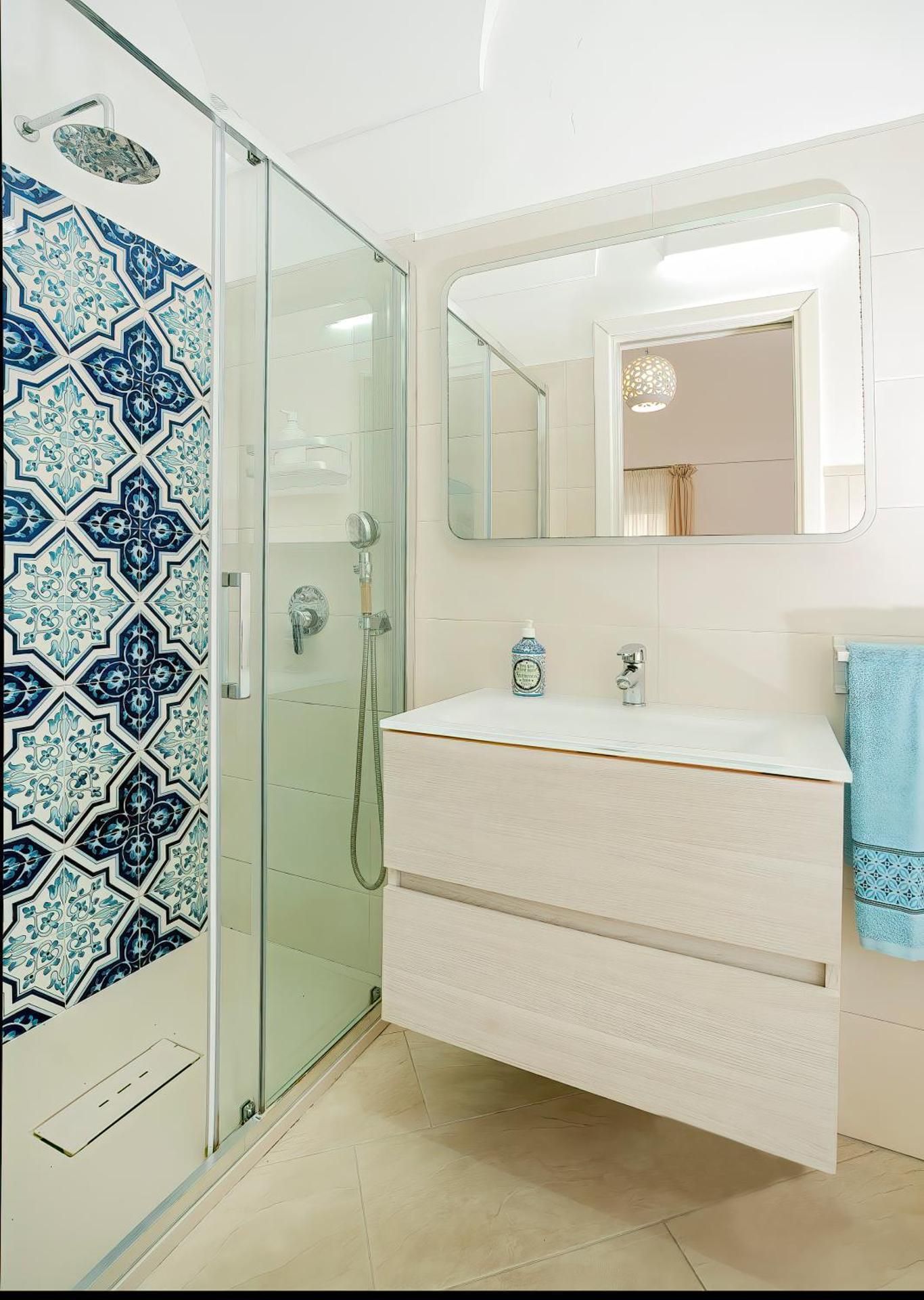 Caprita Guest House Superior King Room 3